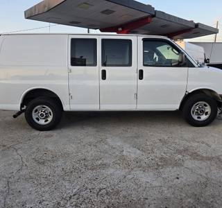 2017 GMC Savana Cargo Work Van - Photo 8