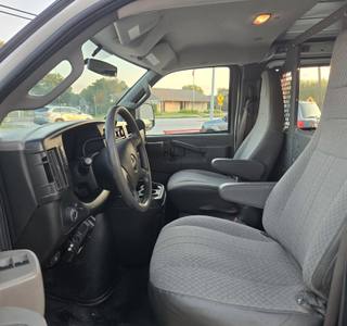 2017 GMC Savana Cargo Work Van - Photo 9
