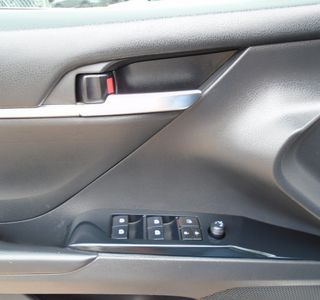 2018 Toyota Camry SE - Photo 11