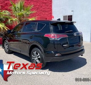 2018 Toyota RAV4 LE - Photo 9