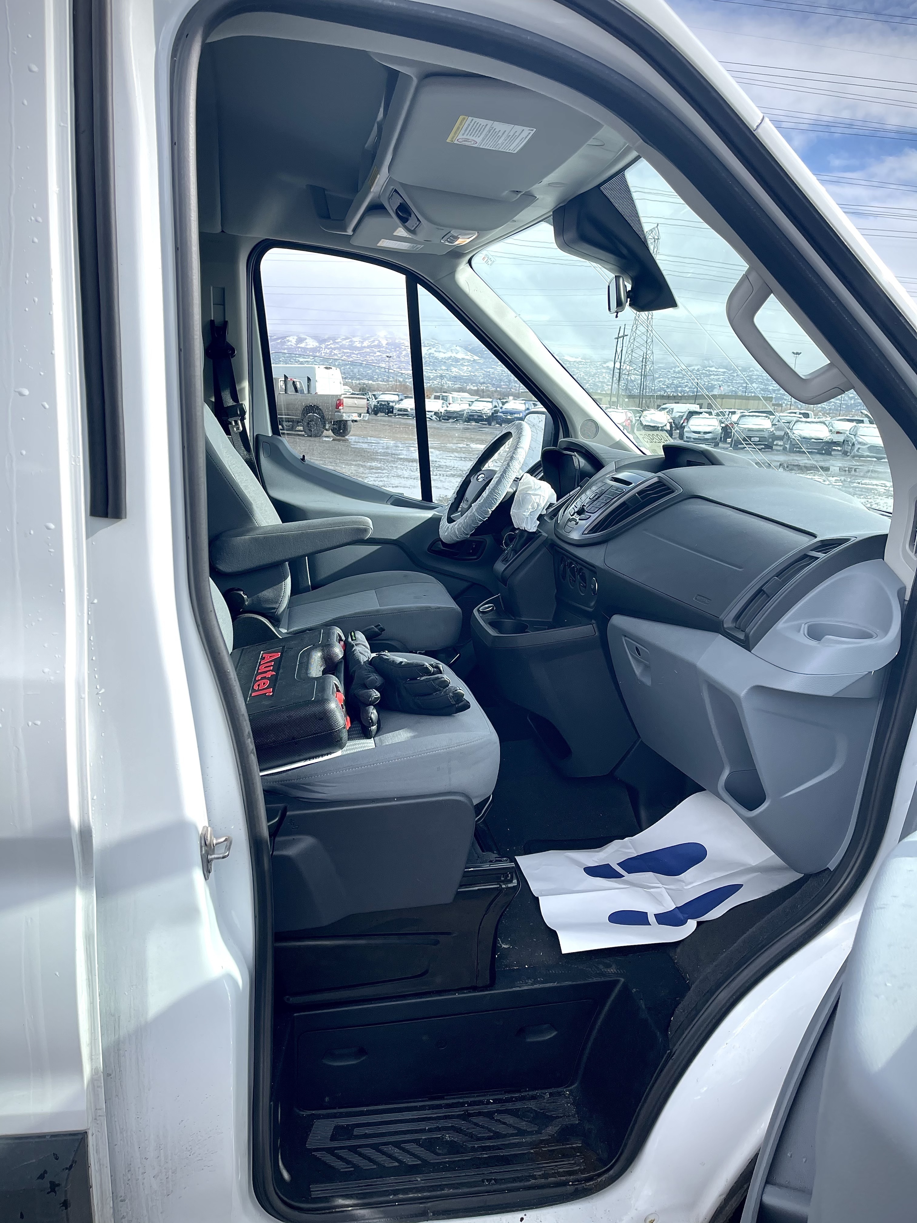 2019 Ford Transit Passenger Van XLT - Photo 11