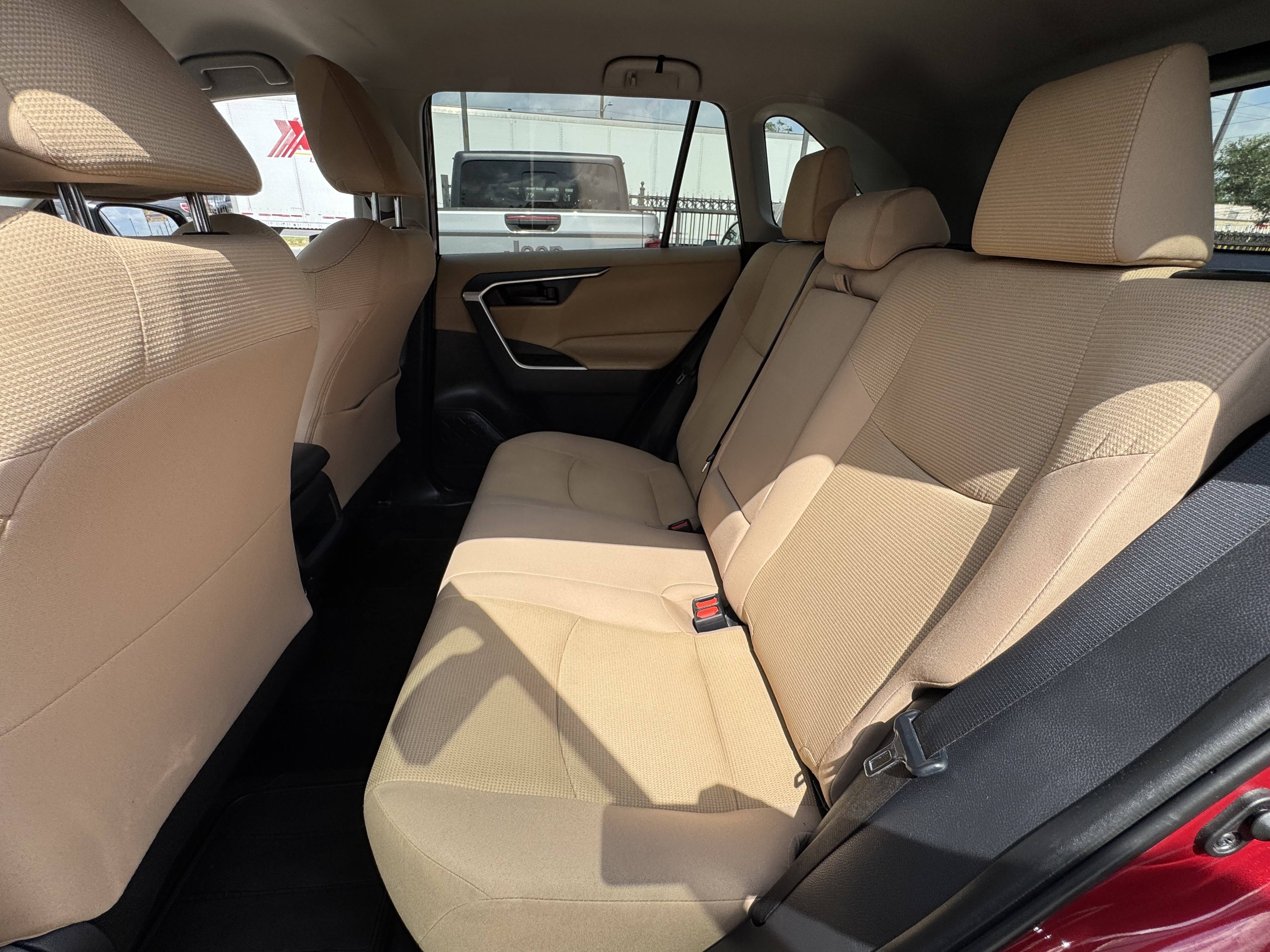 2019 Toyota RAV4 LE - Photo 12