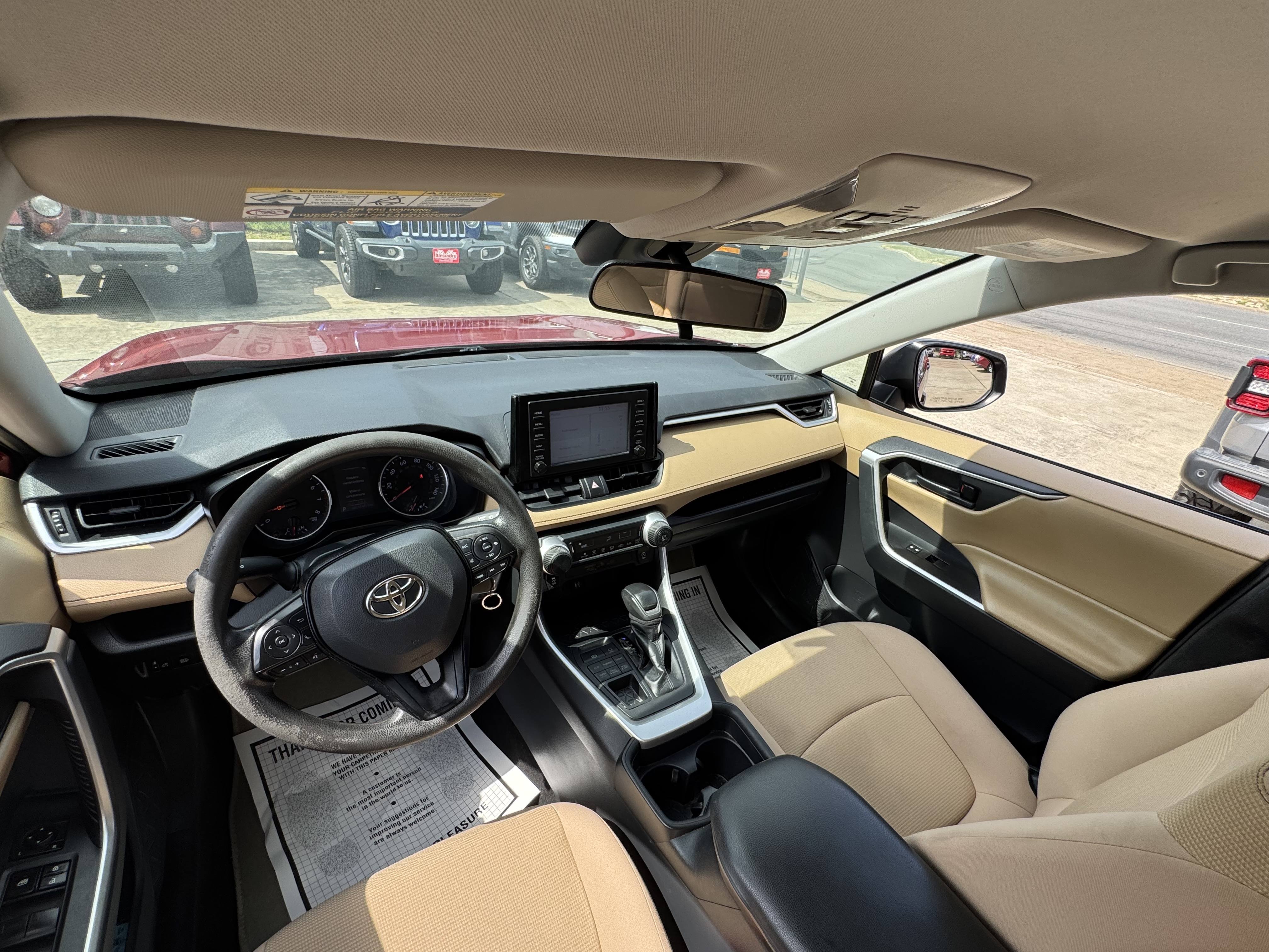 2019 Toyota RAV4 LE - Photo 13