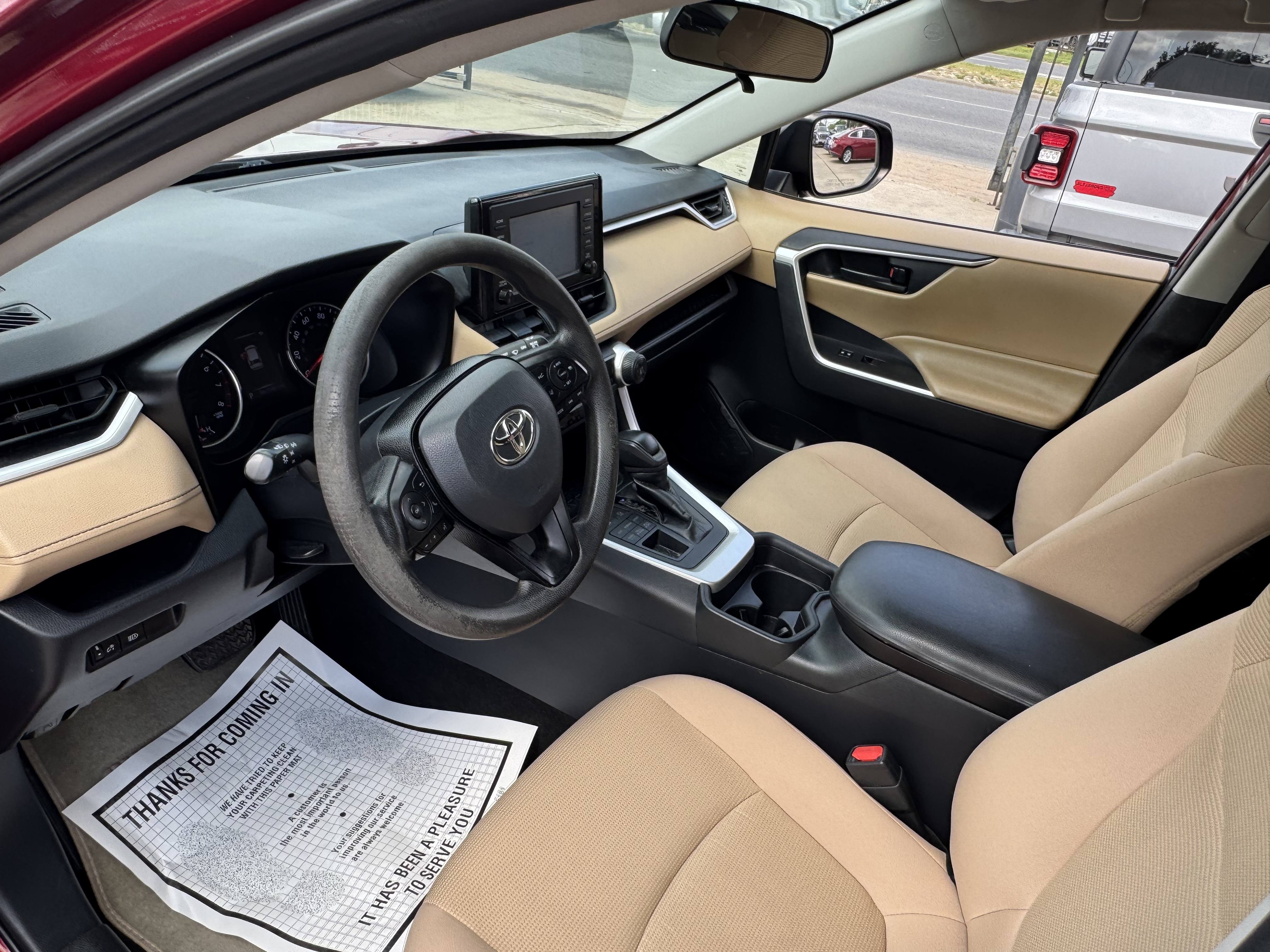 2019 Toyota RAV4 LE - Photo 15