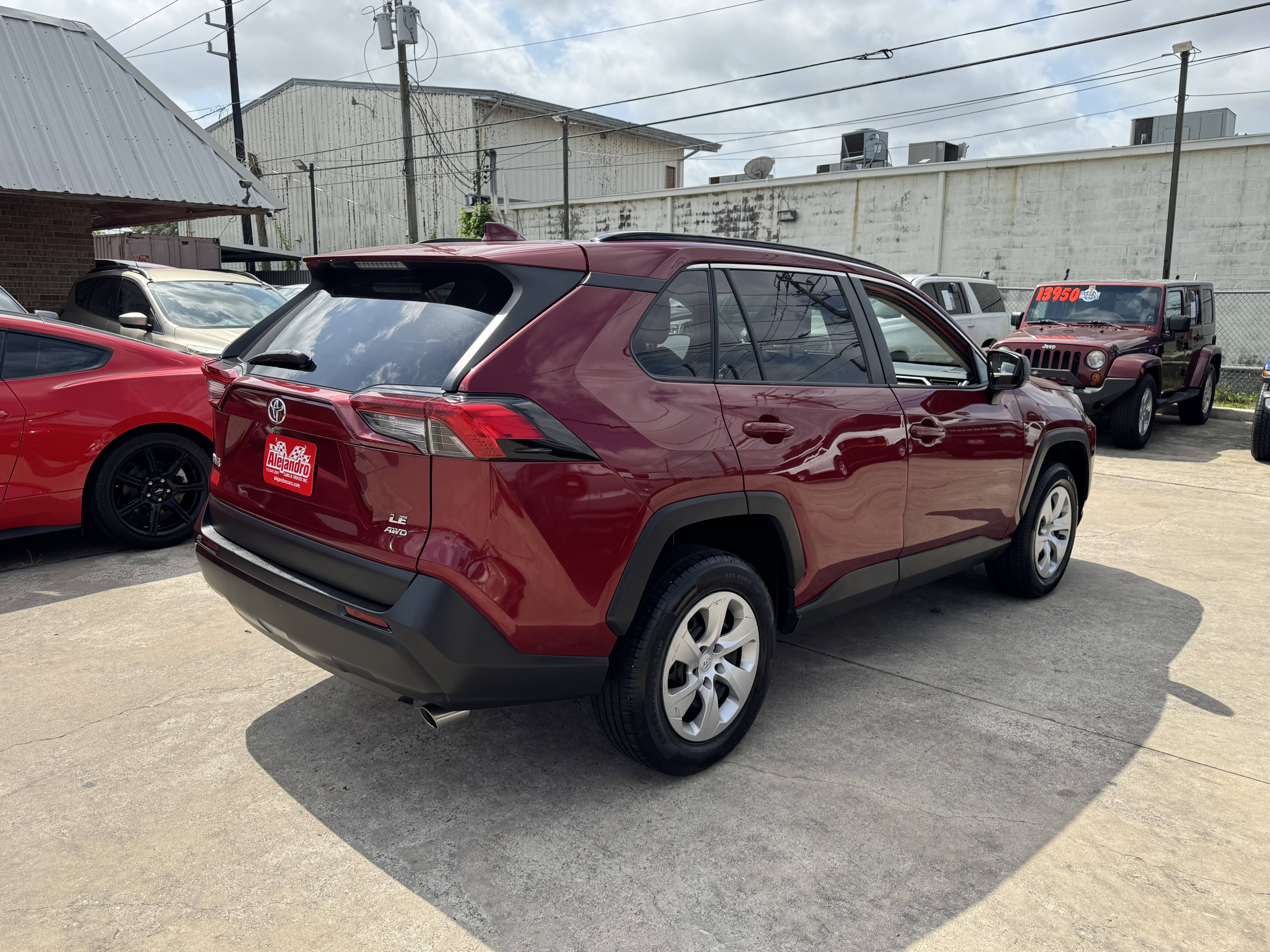 2019 Toyota RAV4 LE - Photo 6