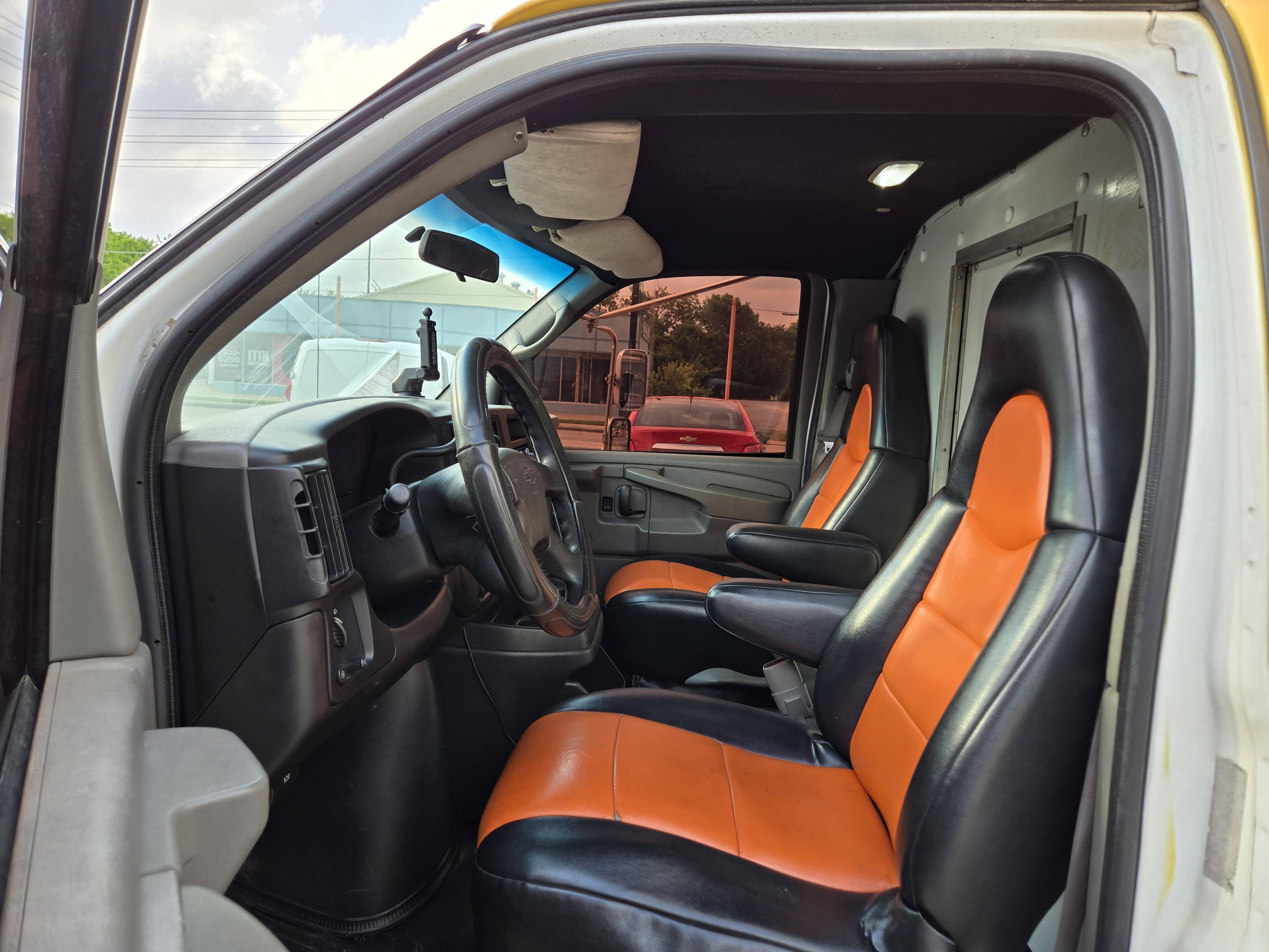 2004 Chevrolet Express Cargo Base - Photo 10