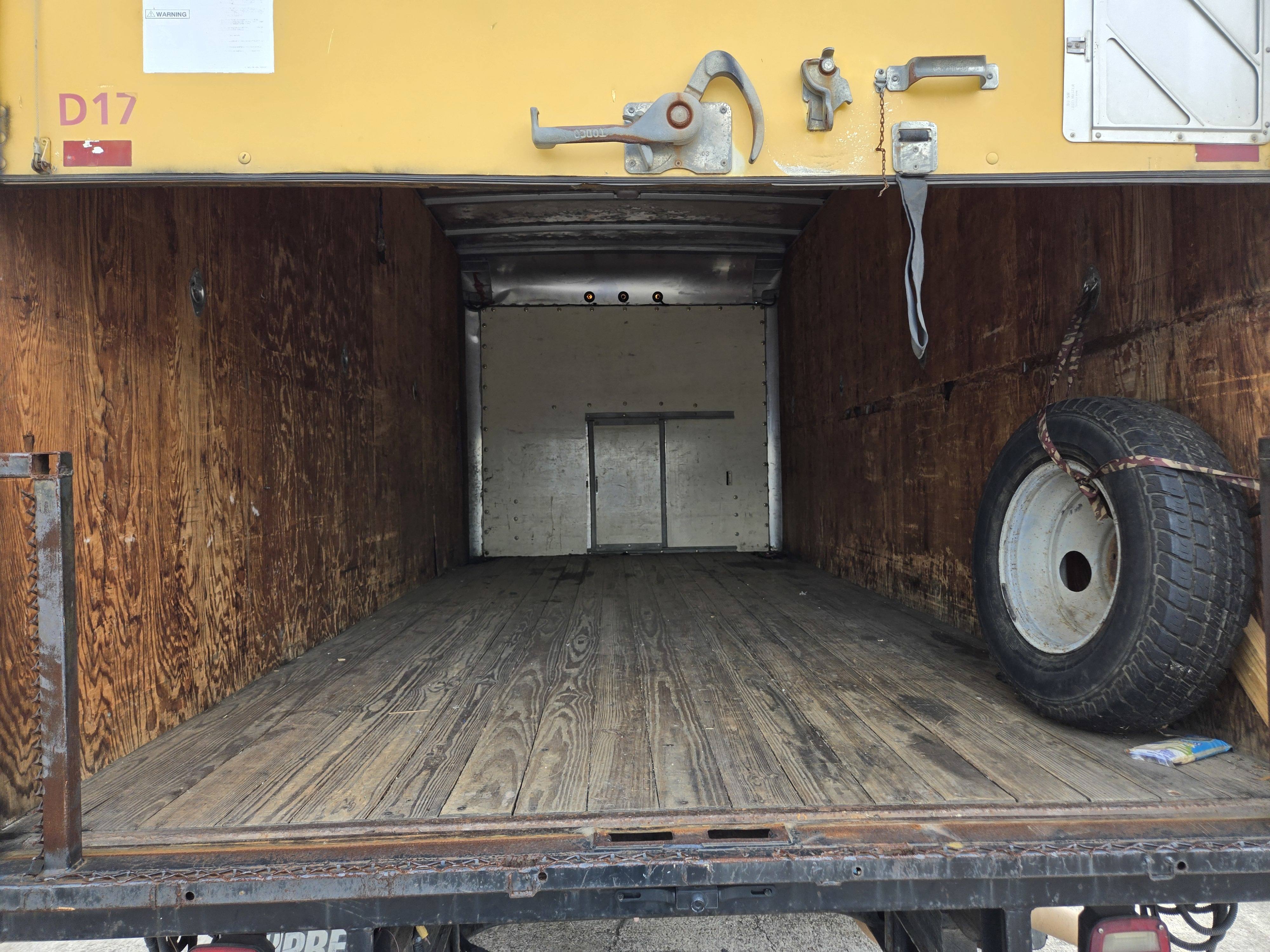 2004 Chevrolet Express Cargo Base - Photo 12