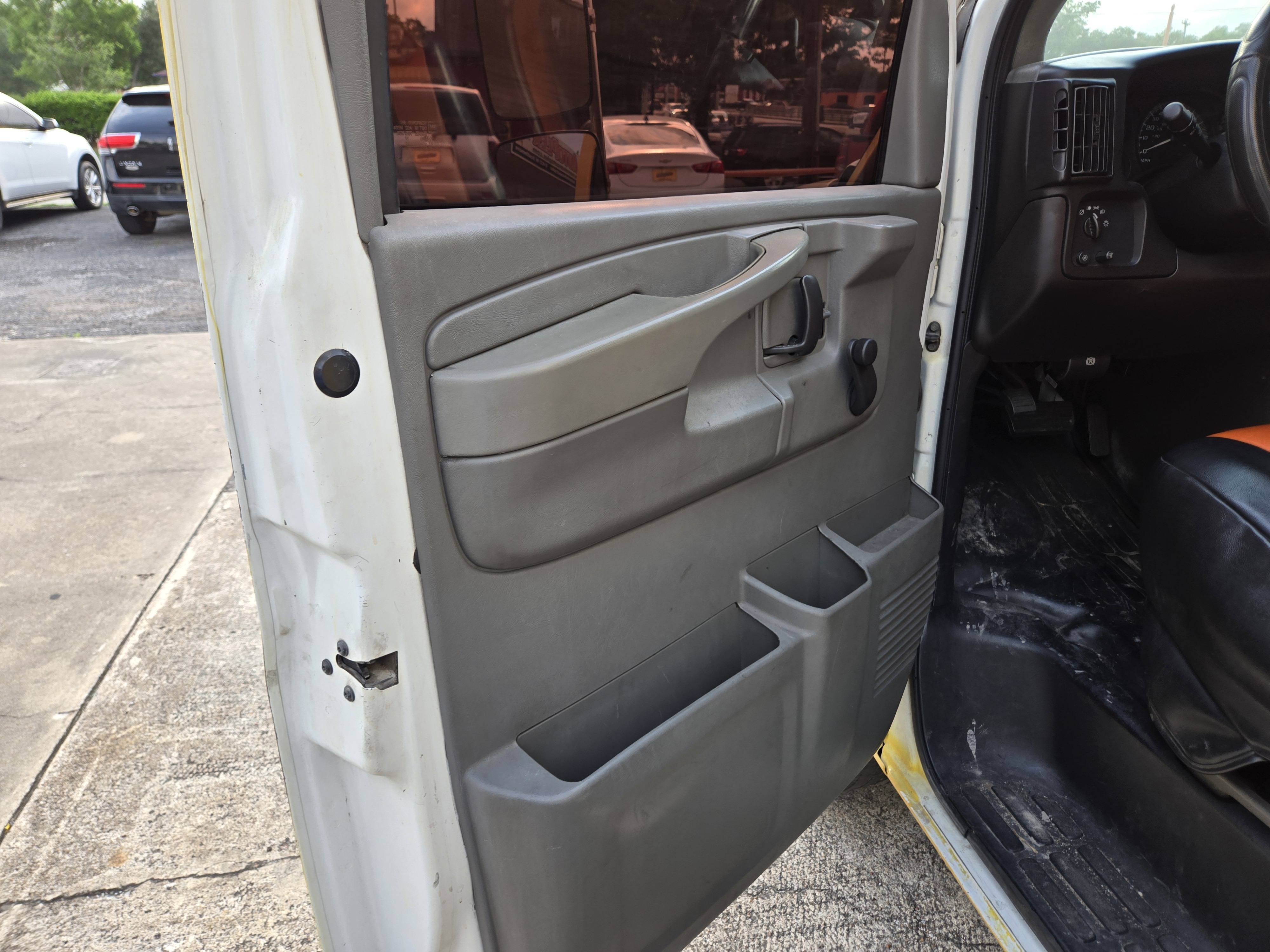 2004 Chevrolet Express Cargo Base - Photo 11