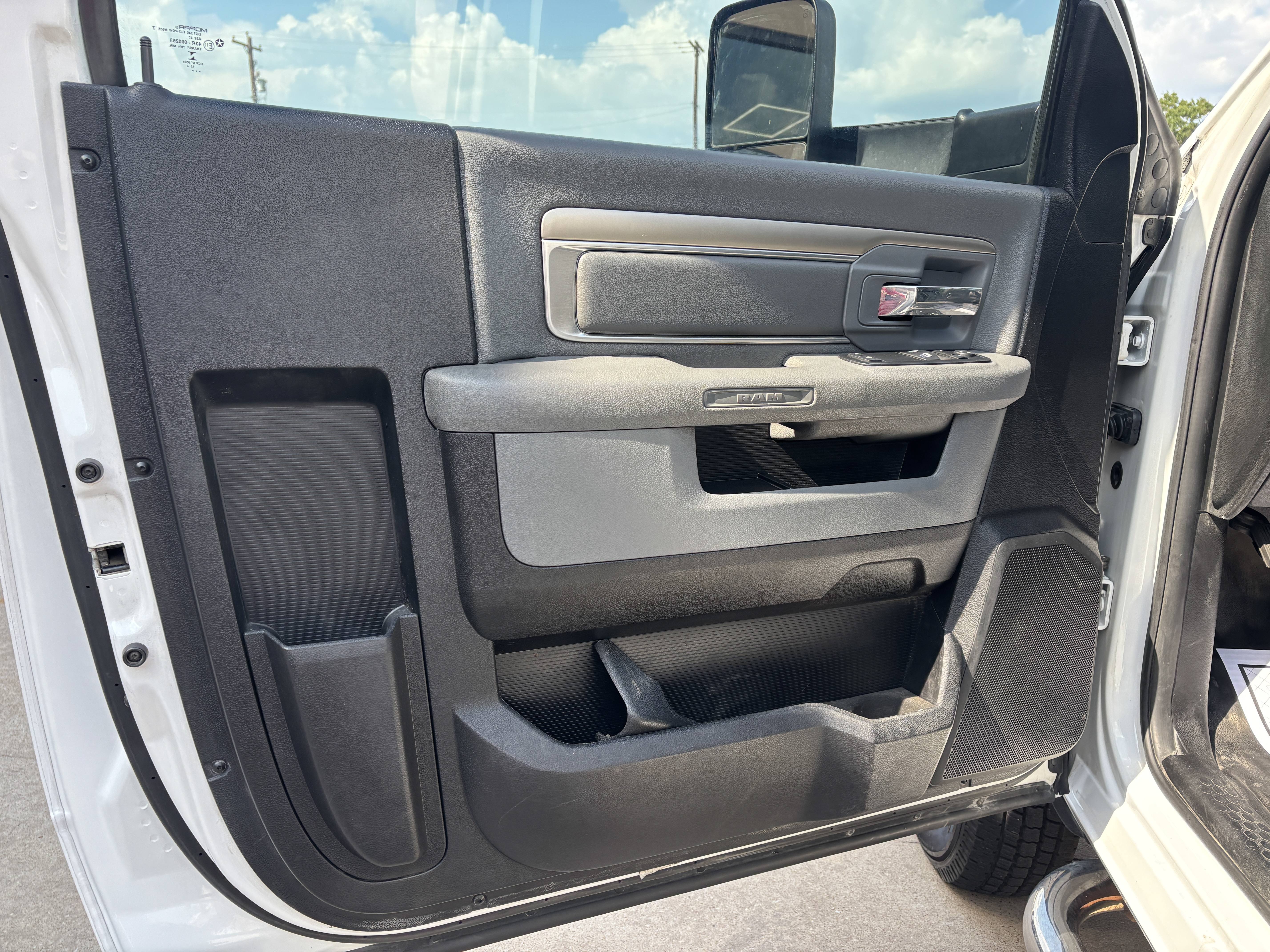 2015 RAM Ram 3500 Chassis Cab Tradesman - Photo 18