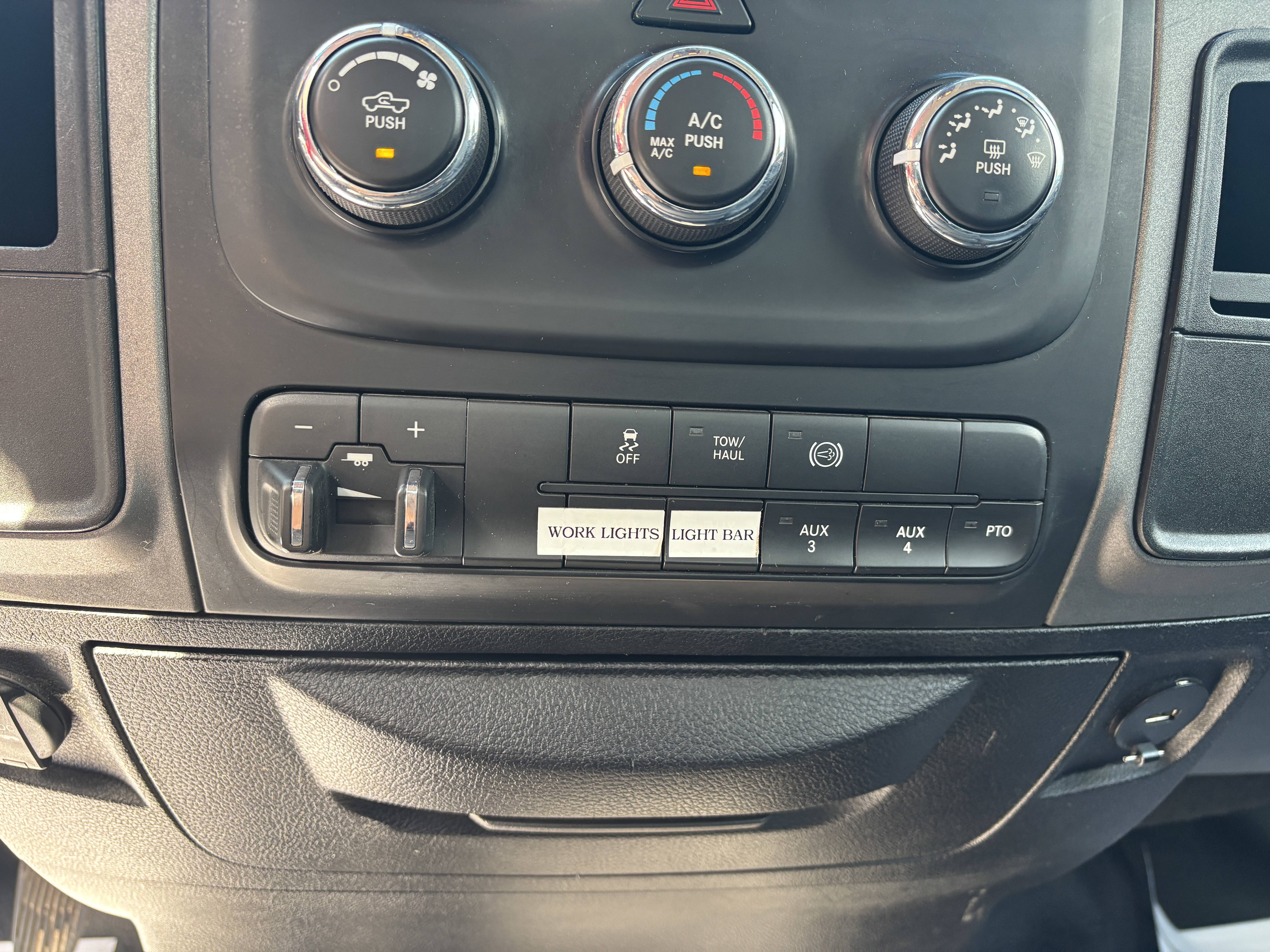 2015 RAM Ram 3500 Chassis Cab Tradesman - Photo 29