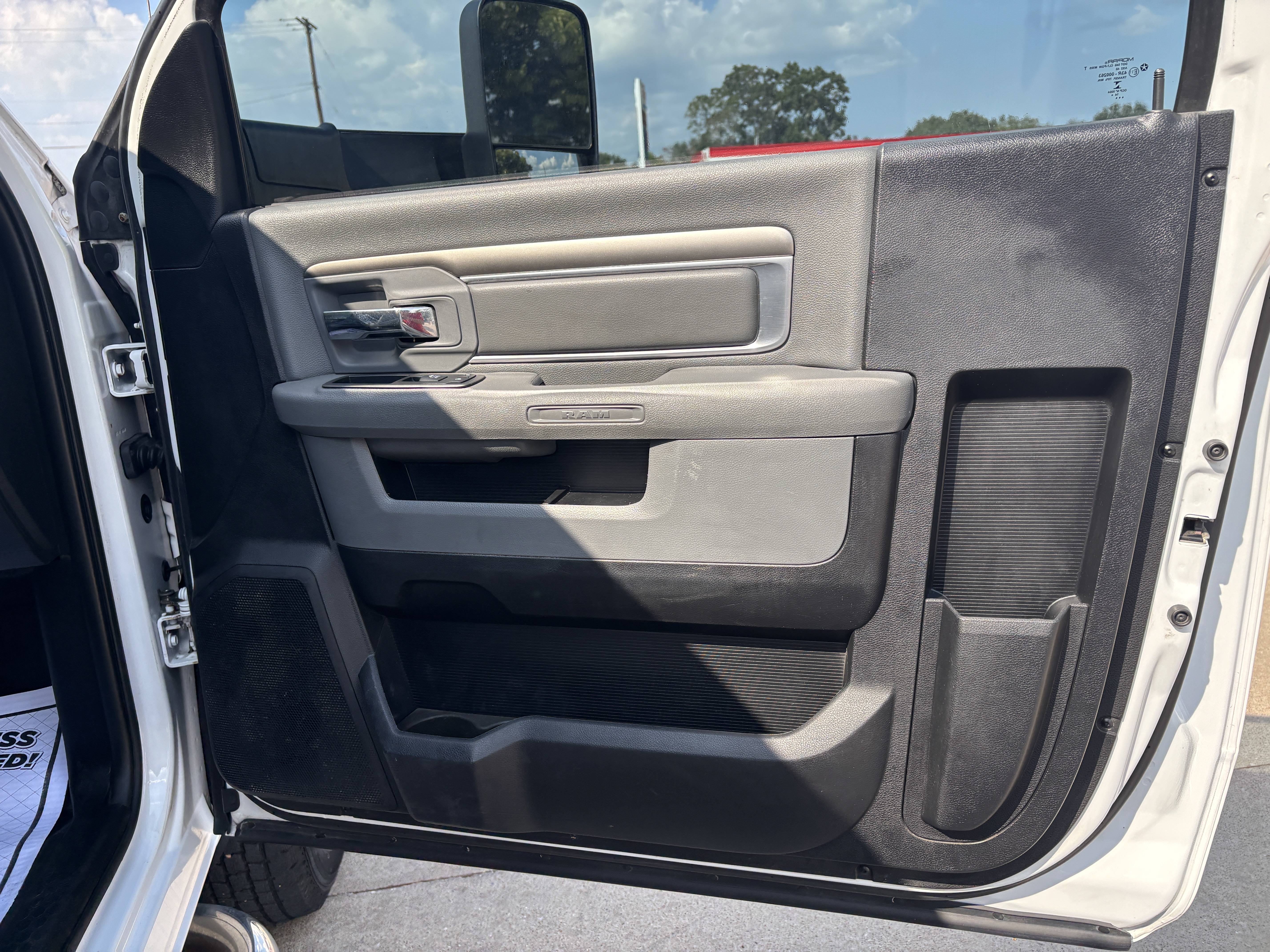 2015 RAM Ram 3500 Chassis Cab Tradesman - Photo 33
