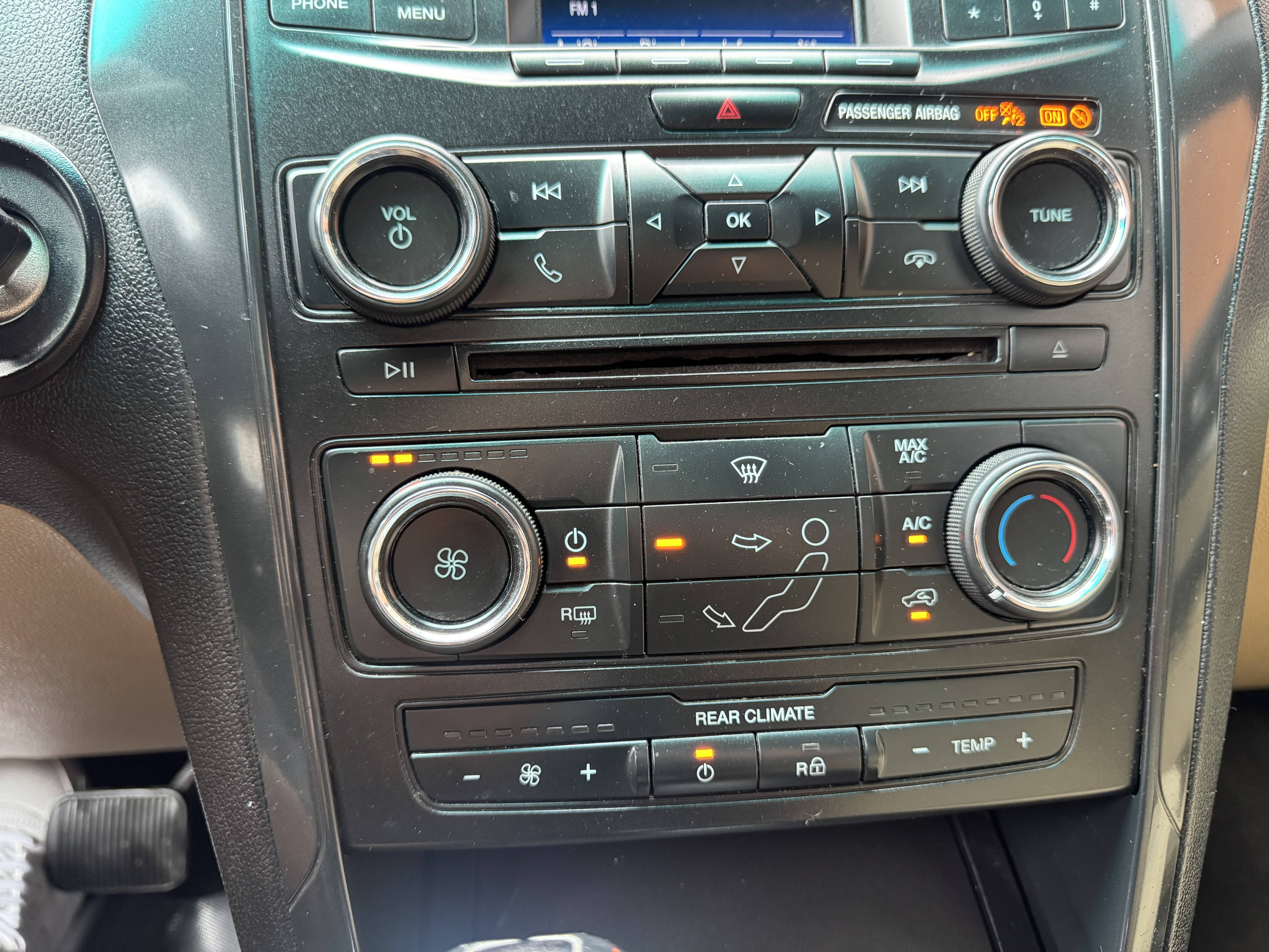 2016 Ford Explorer Base - Photo 21