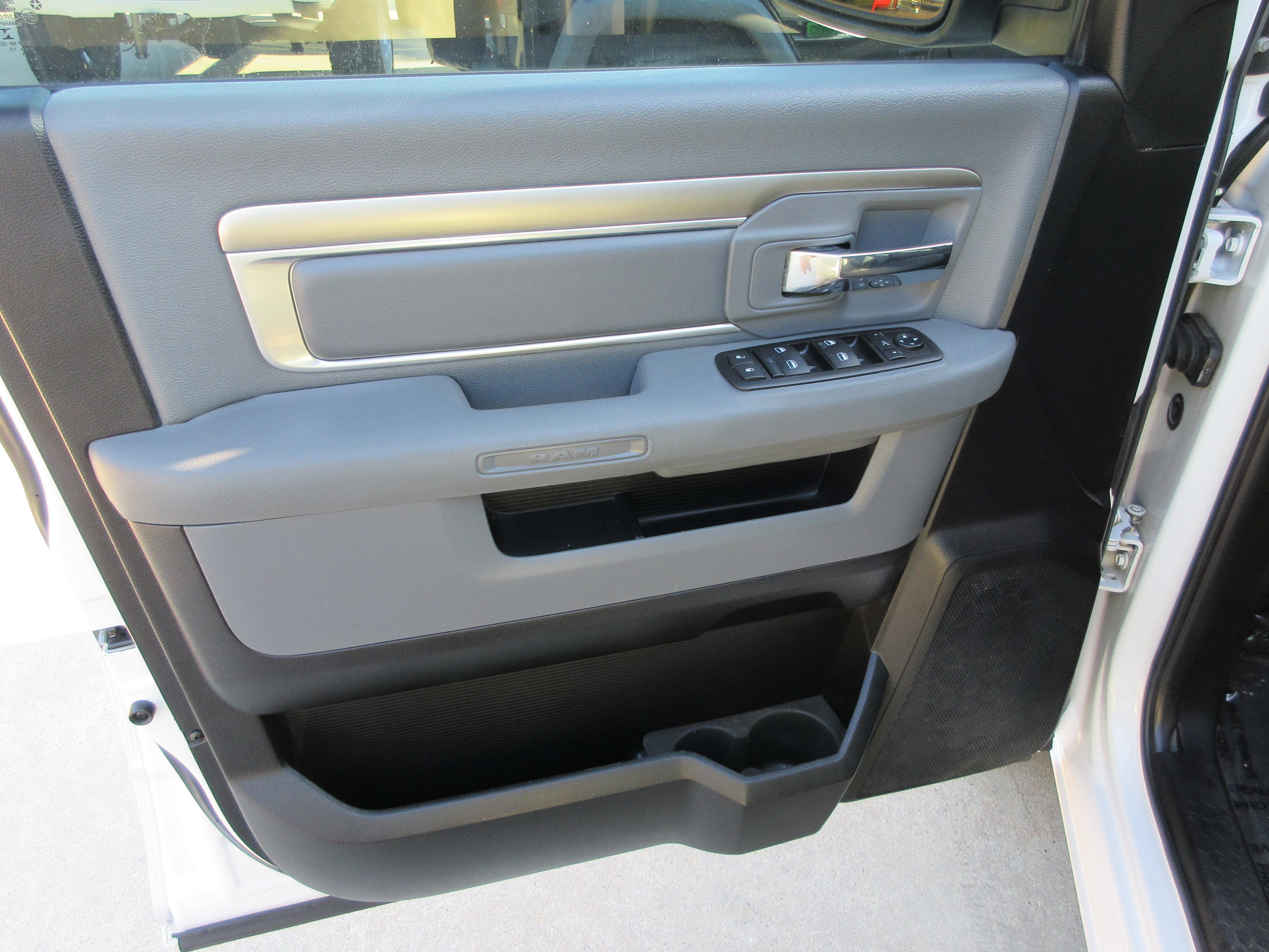 2015 RAM Ram 1500 Pickup SLT - Photo 13