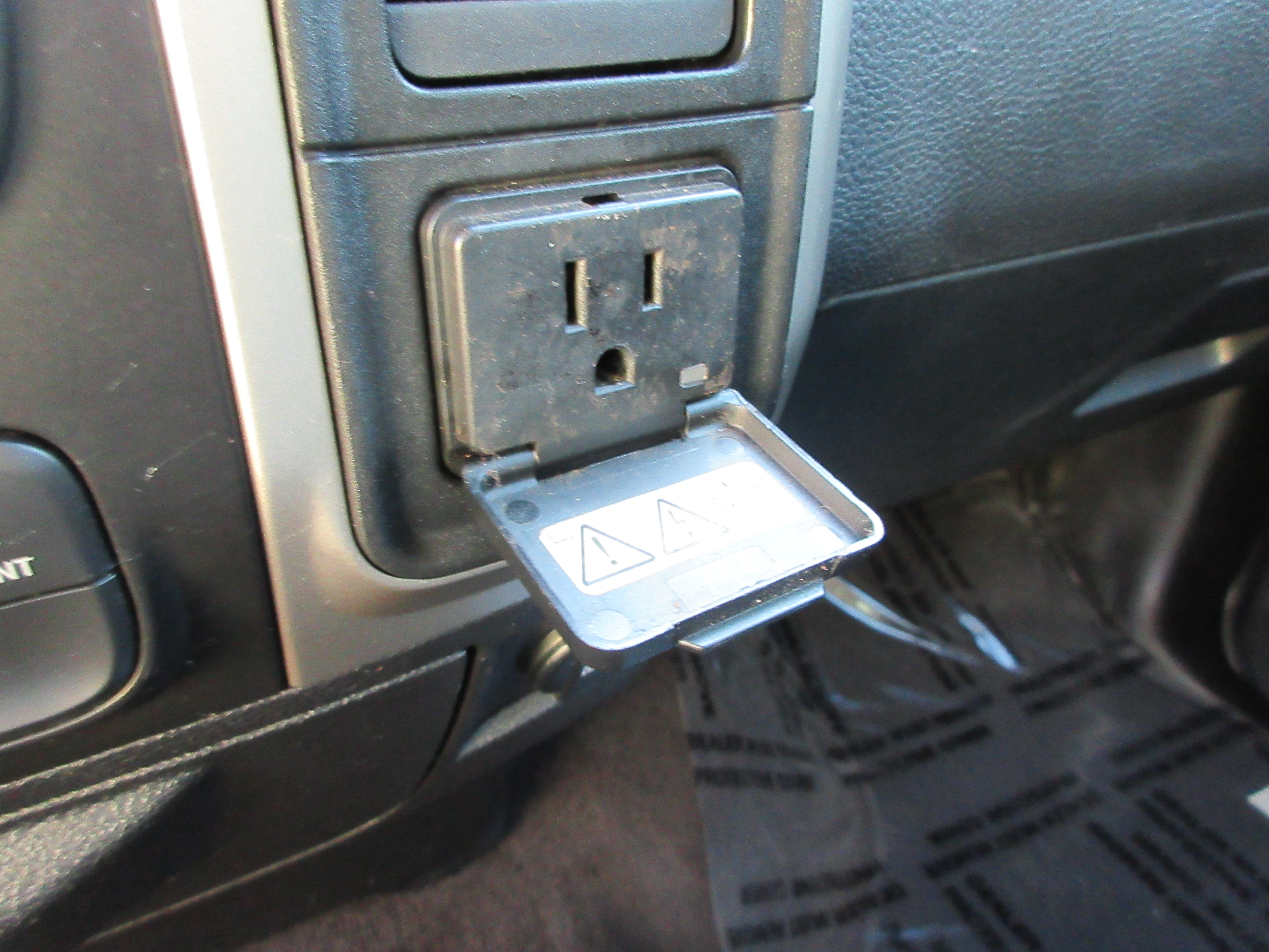 2015 RAM Ram 1500 Pickup SLT - Photo 23
