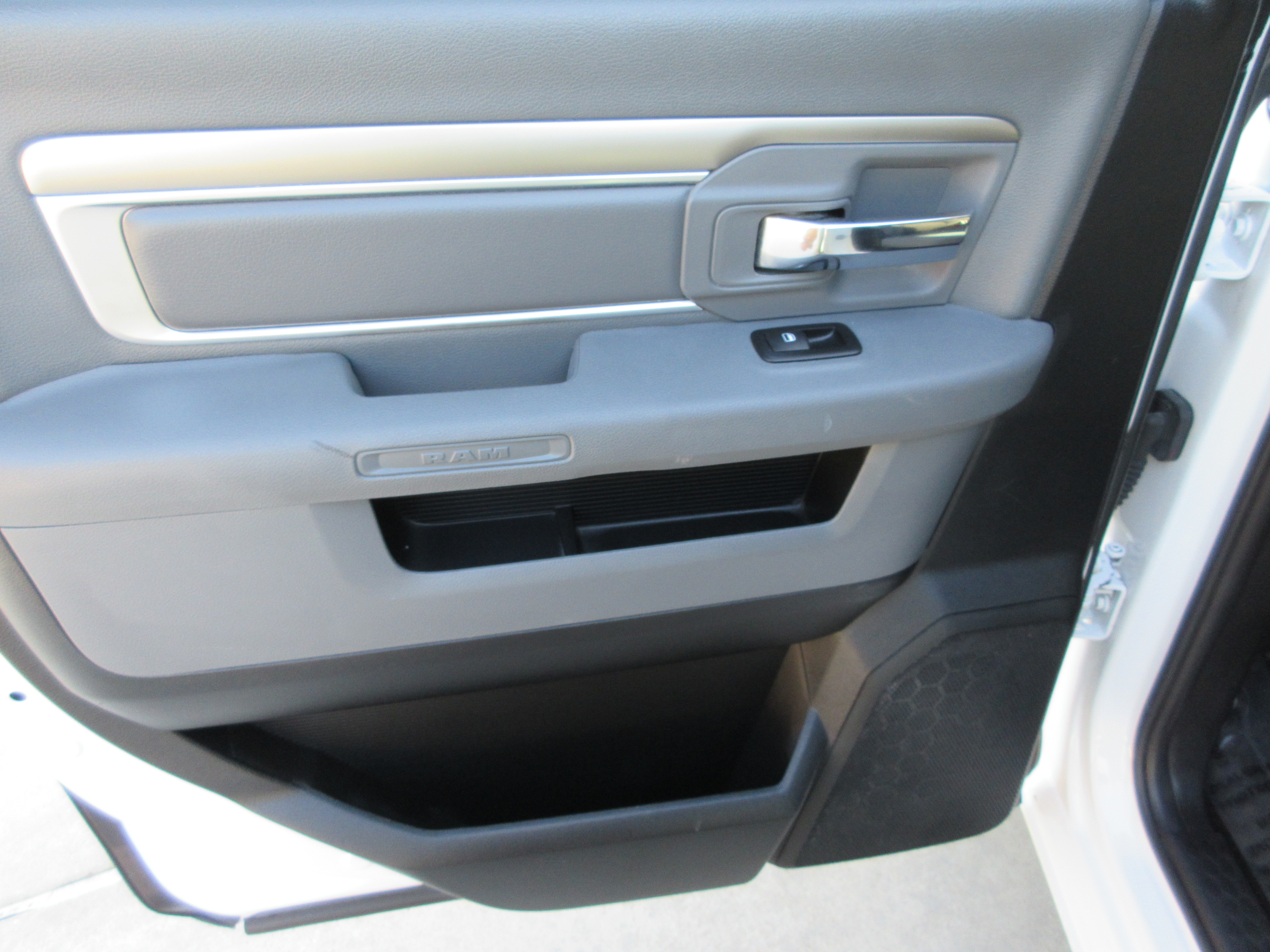 2015 RAM Ram 1500 Pickup SLT - Photo 26