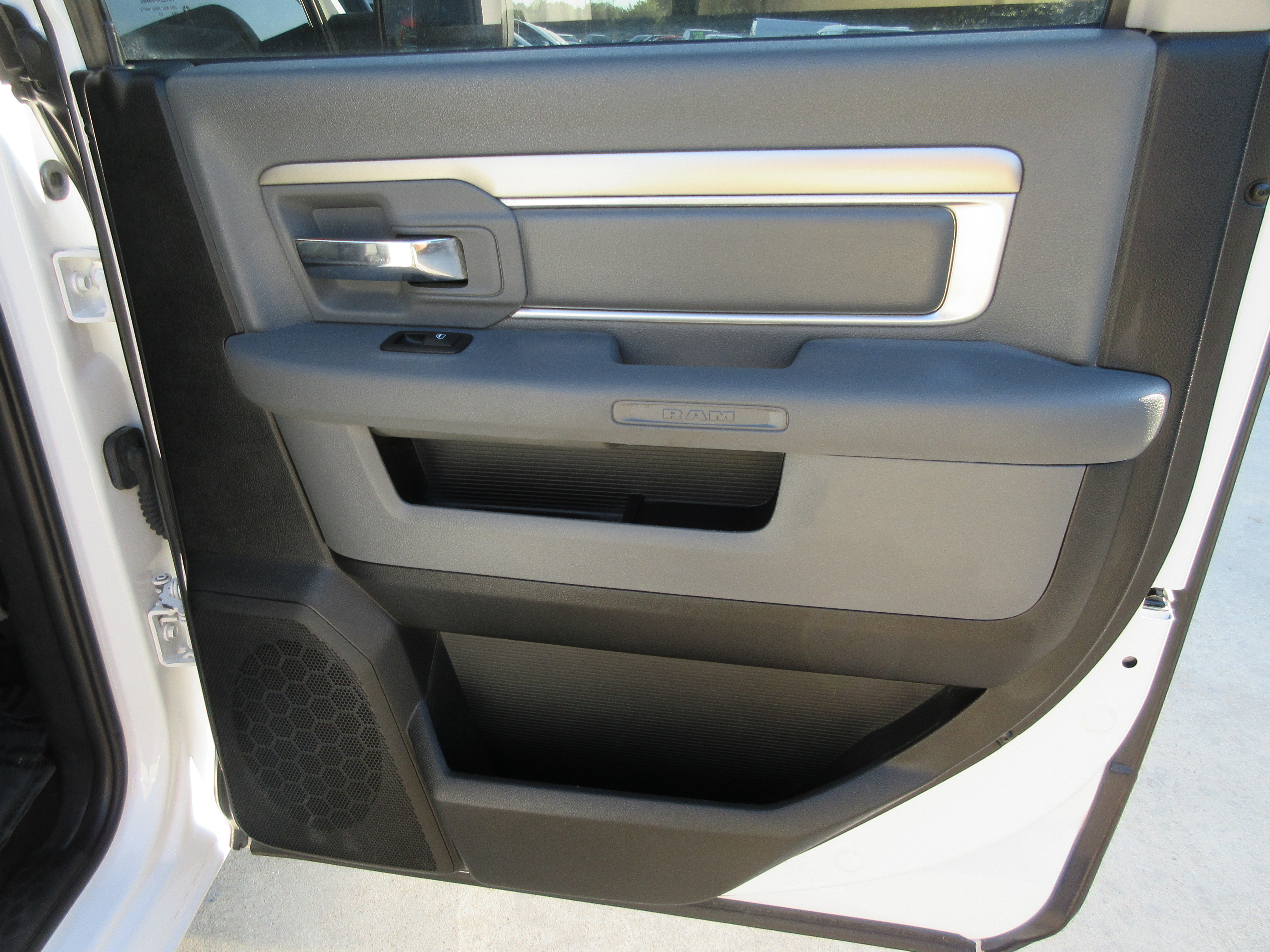 2015 RAM Ram 1500 Pickup SLT - Photo 28