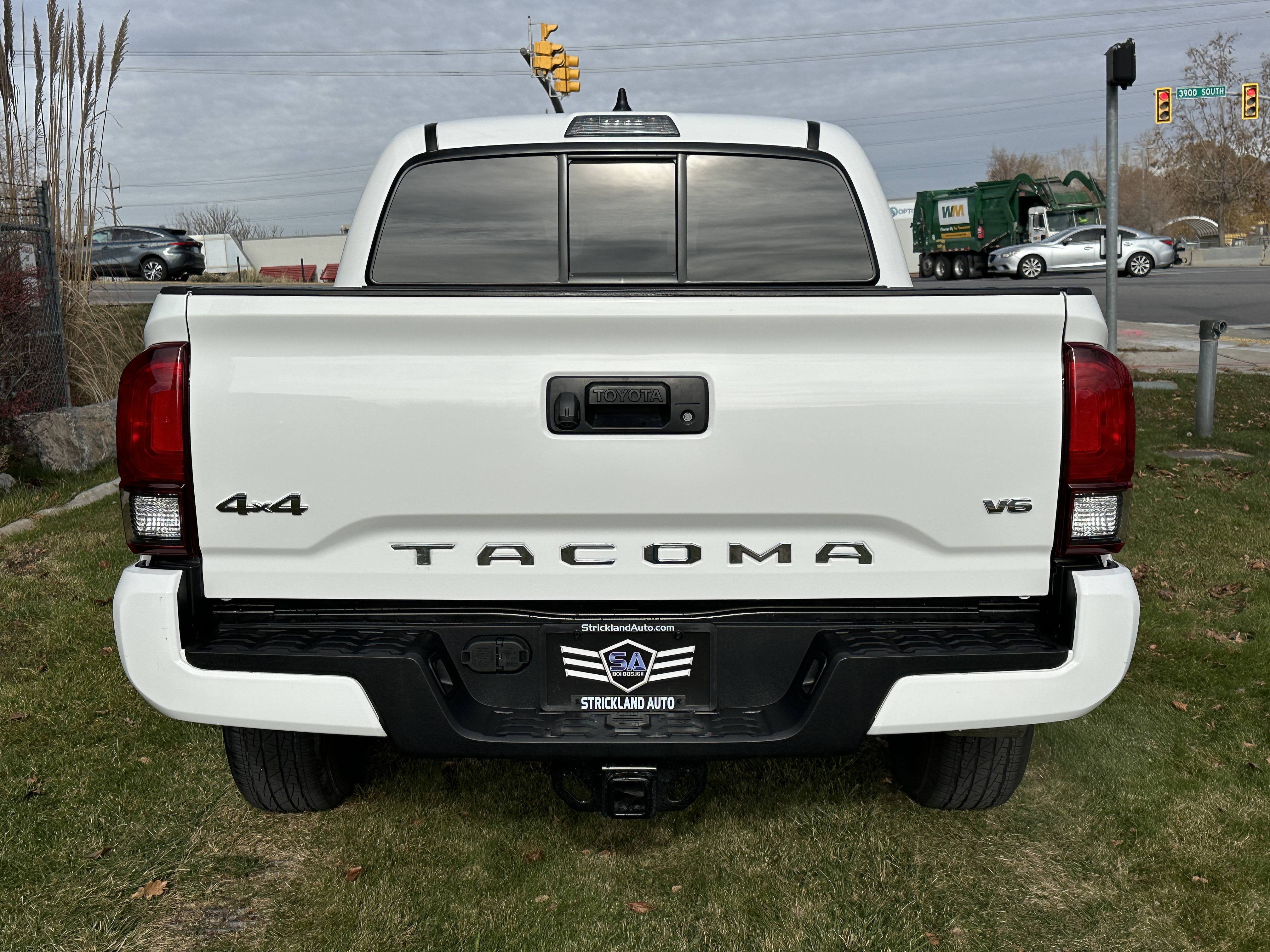 2022 Toyota Tacoma SR - Photo 9