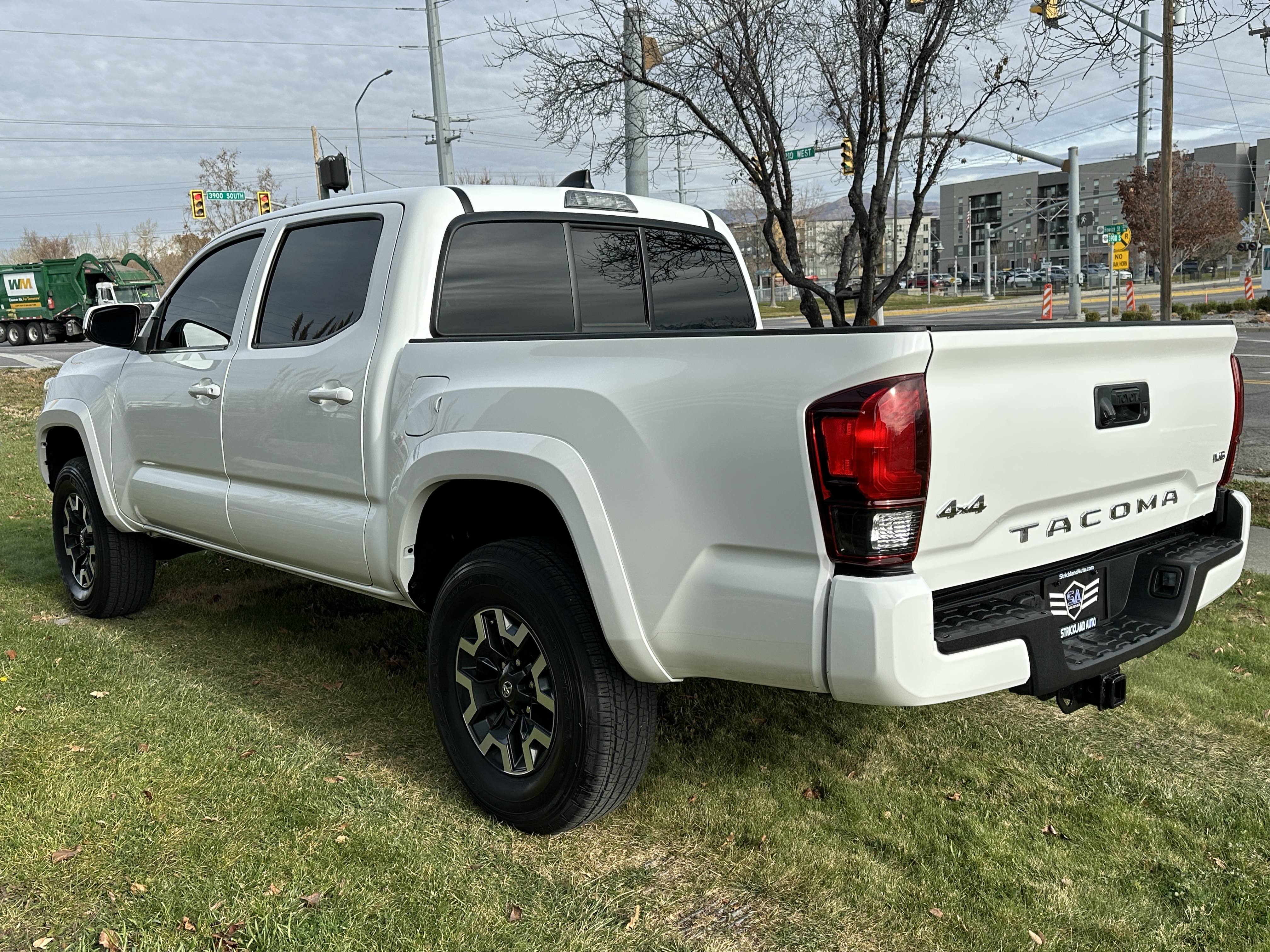 2022 Toyota Tacoma SR - Photo 10