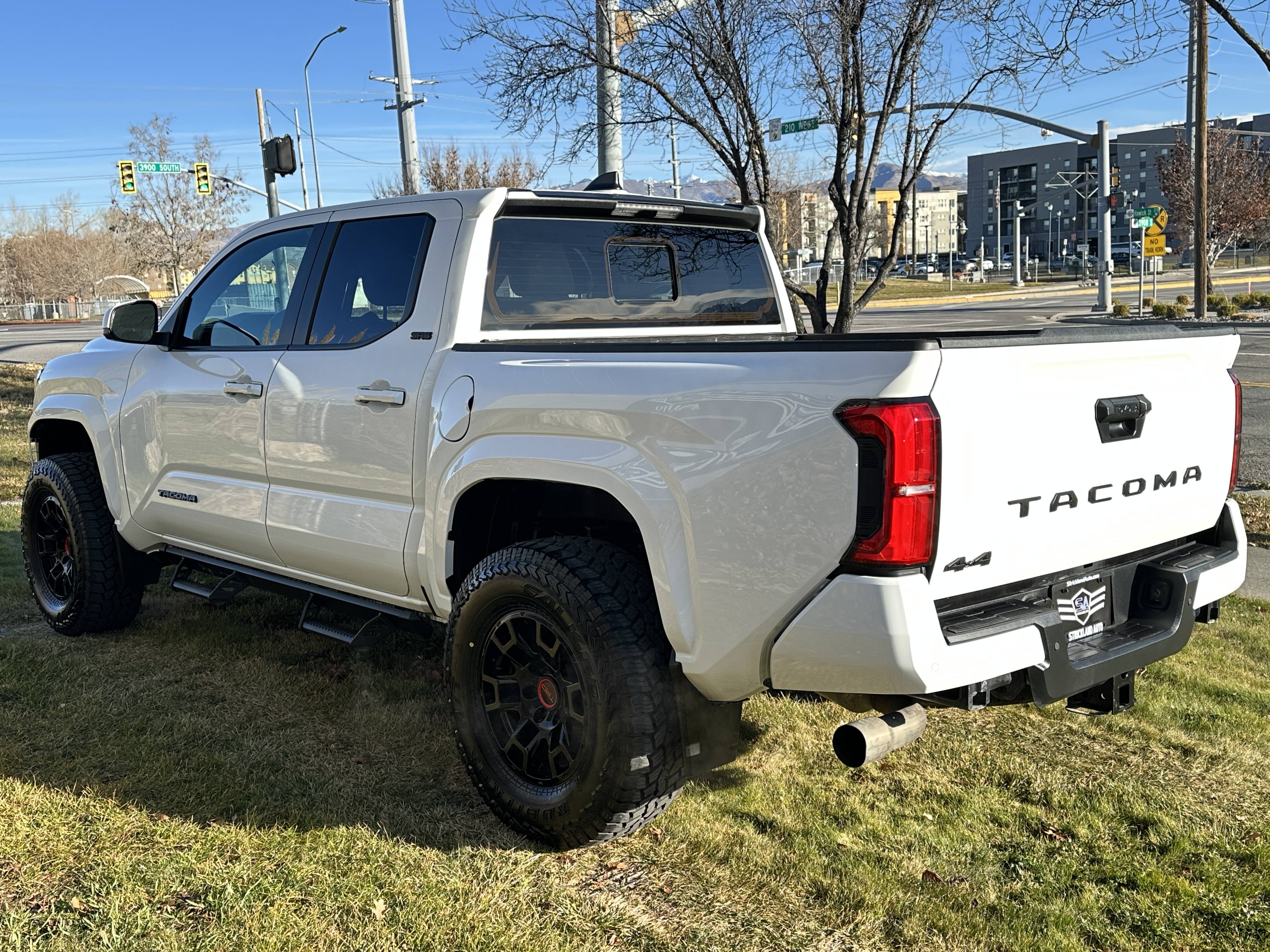 2024 Toyota Tacoma SR5 - Photo 10