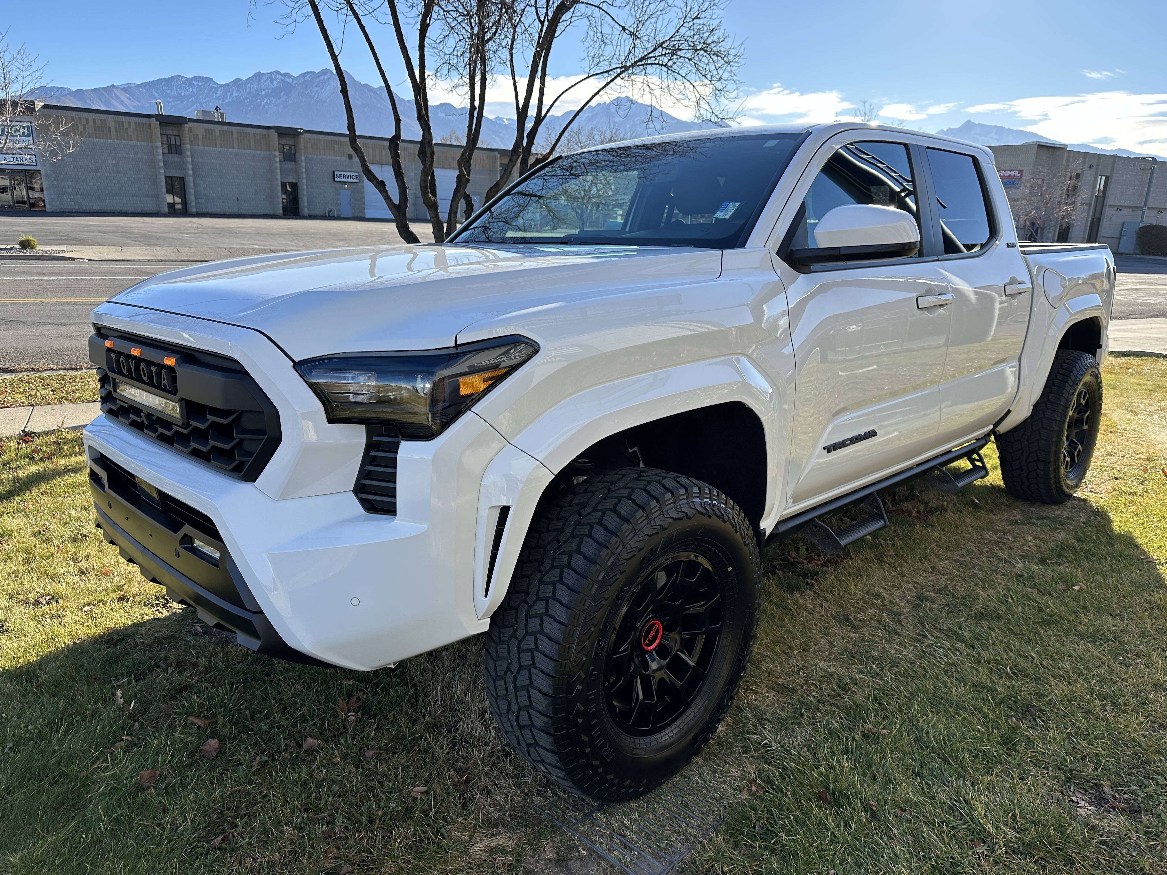 2024 Toyota Tacoma SR5 - Photo 12