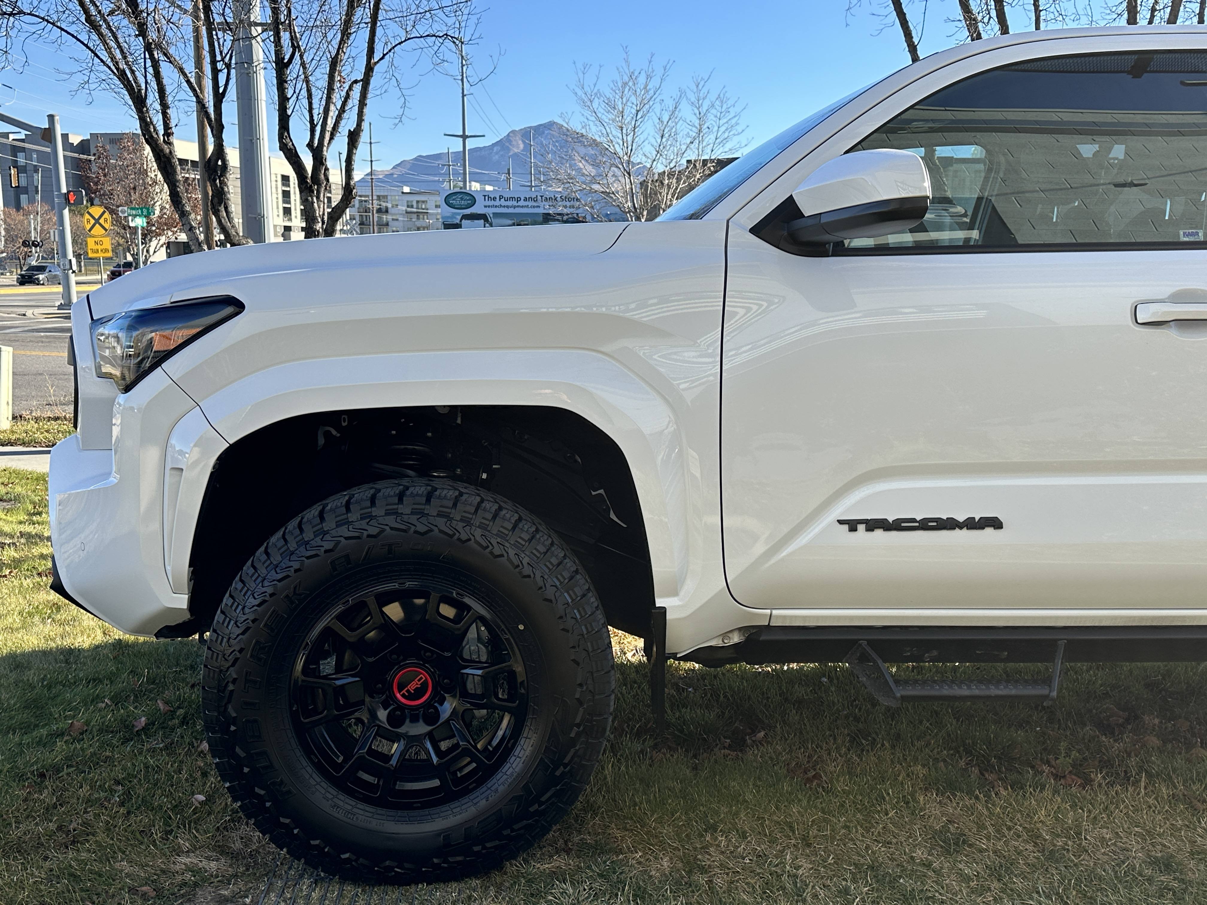 2024 Toyota Tacoma SR5 - Photo 11