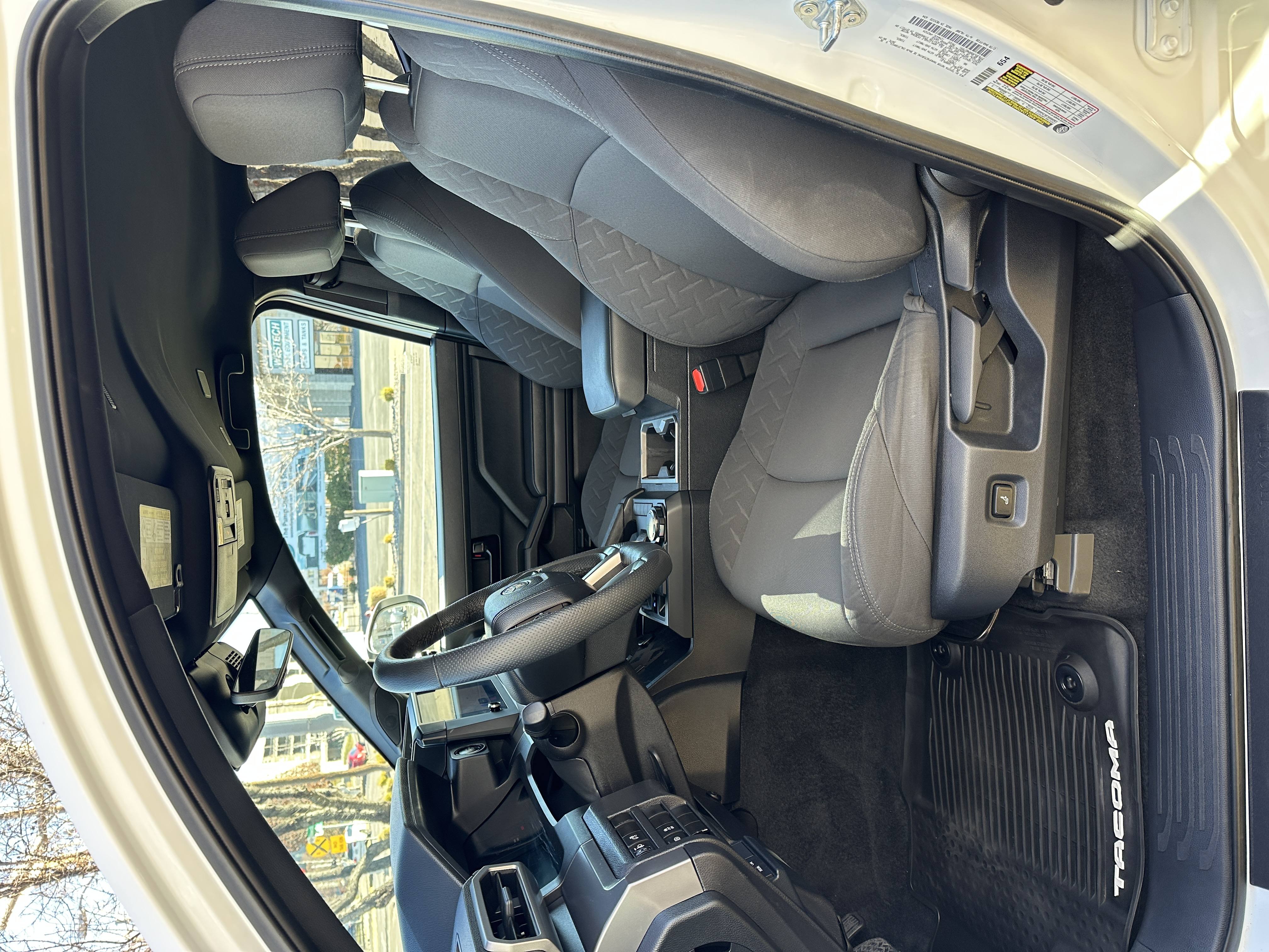 2024 Toyota Tacoma SR5 - Photo 18