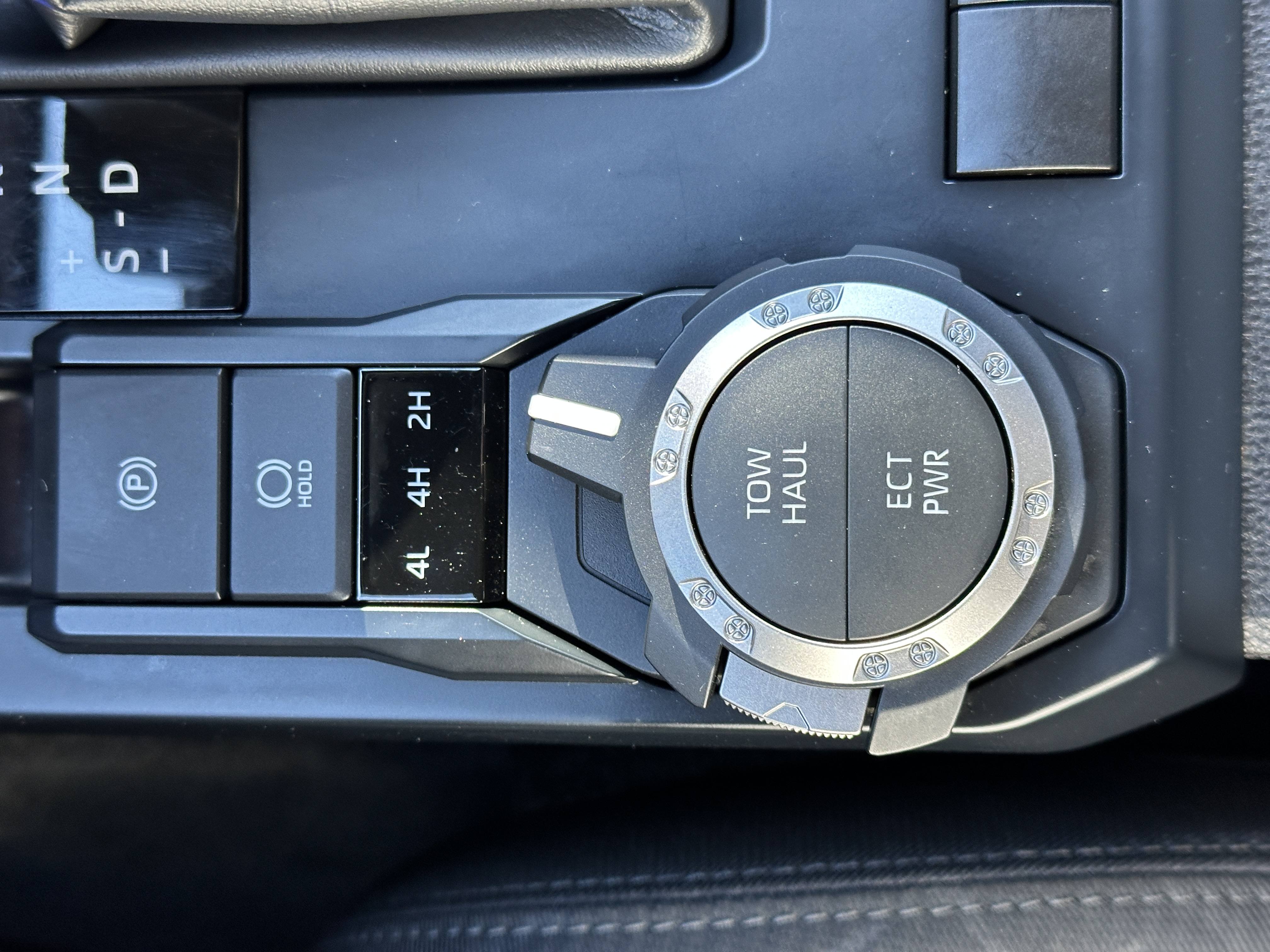 2024 Toyota Tacoma SR5 - Photo 38