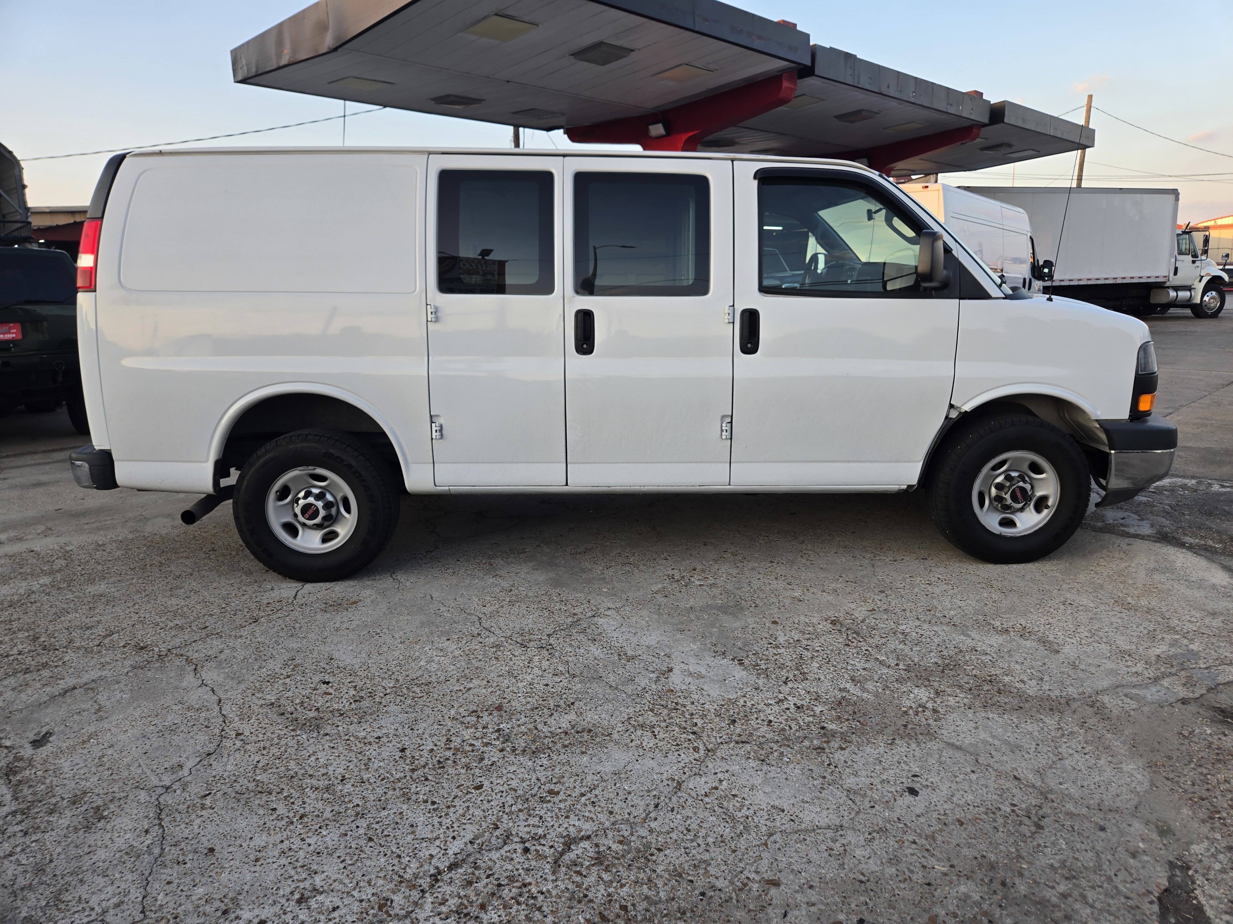 2017 GMC Savana Cargo Work Van - Photo 7
