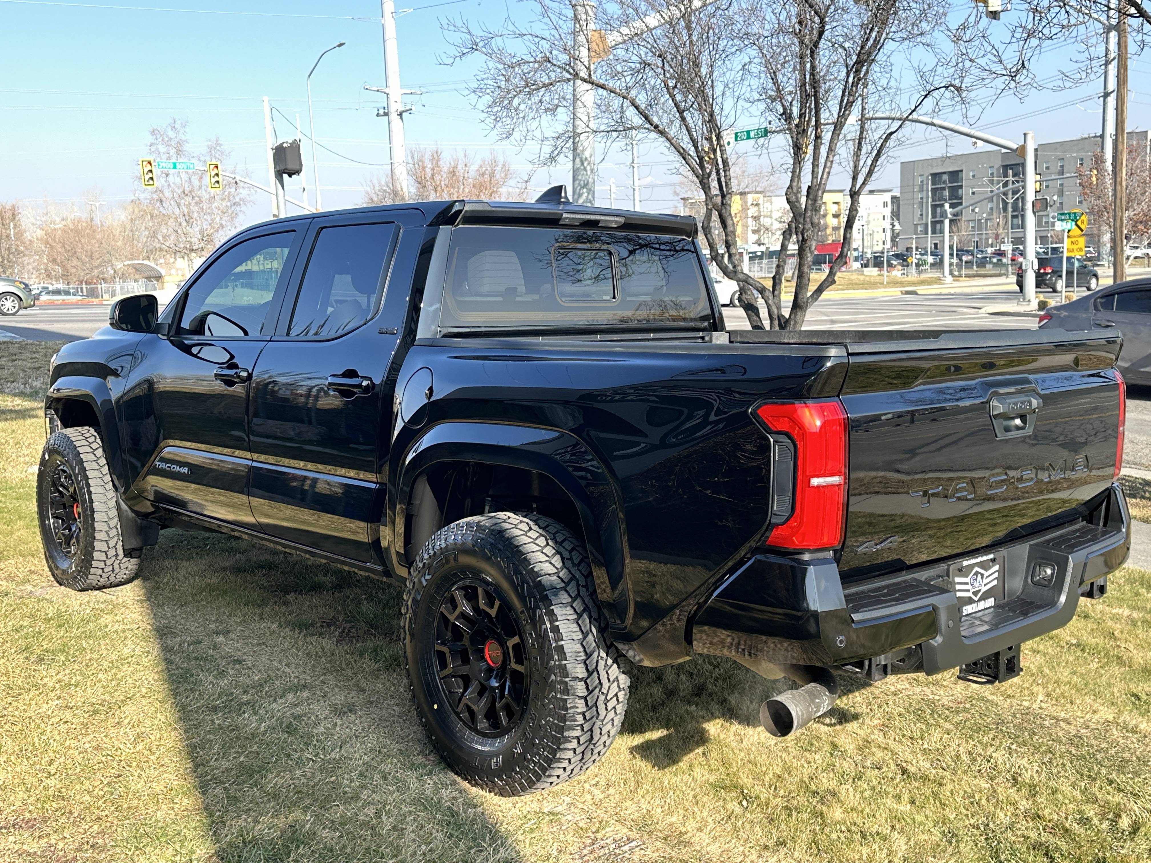 2024 Toyota Tacoma SR5 - Photo 10