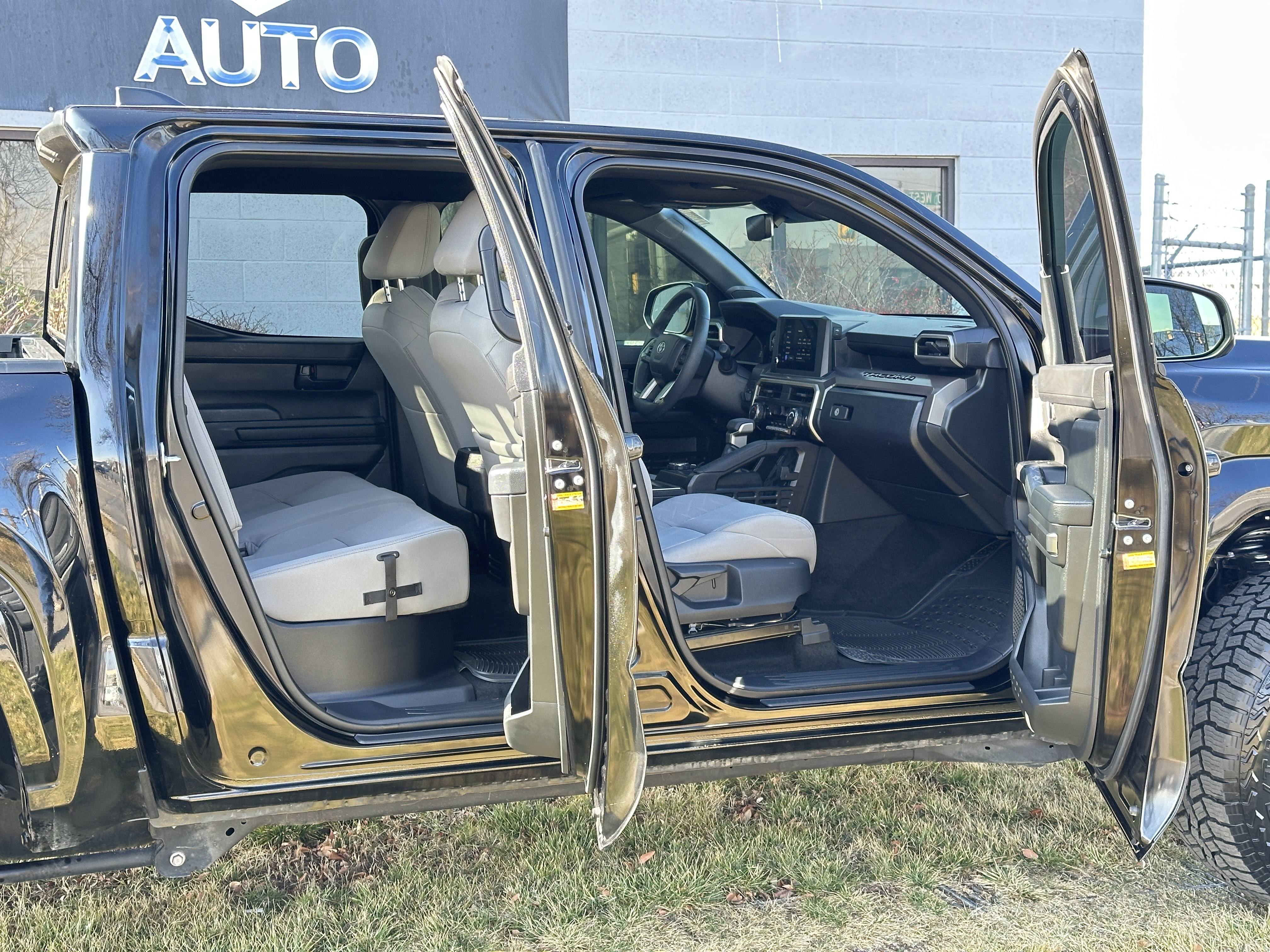 2024 Toyota Tacoma SR5 - Photo 23