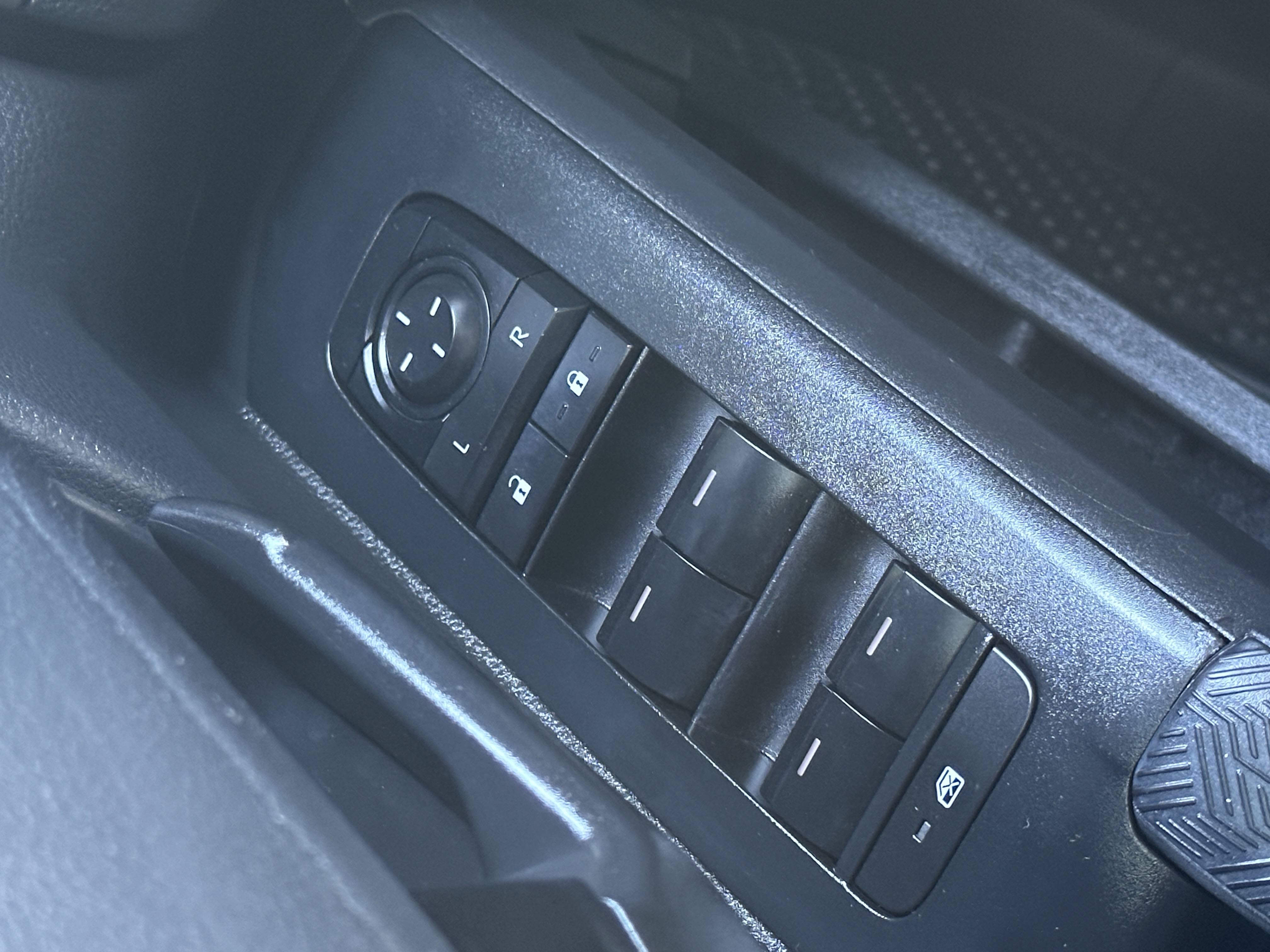 2024 Toyota Tacoma SR5 - Photo 40