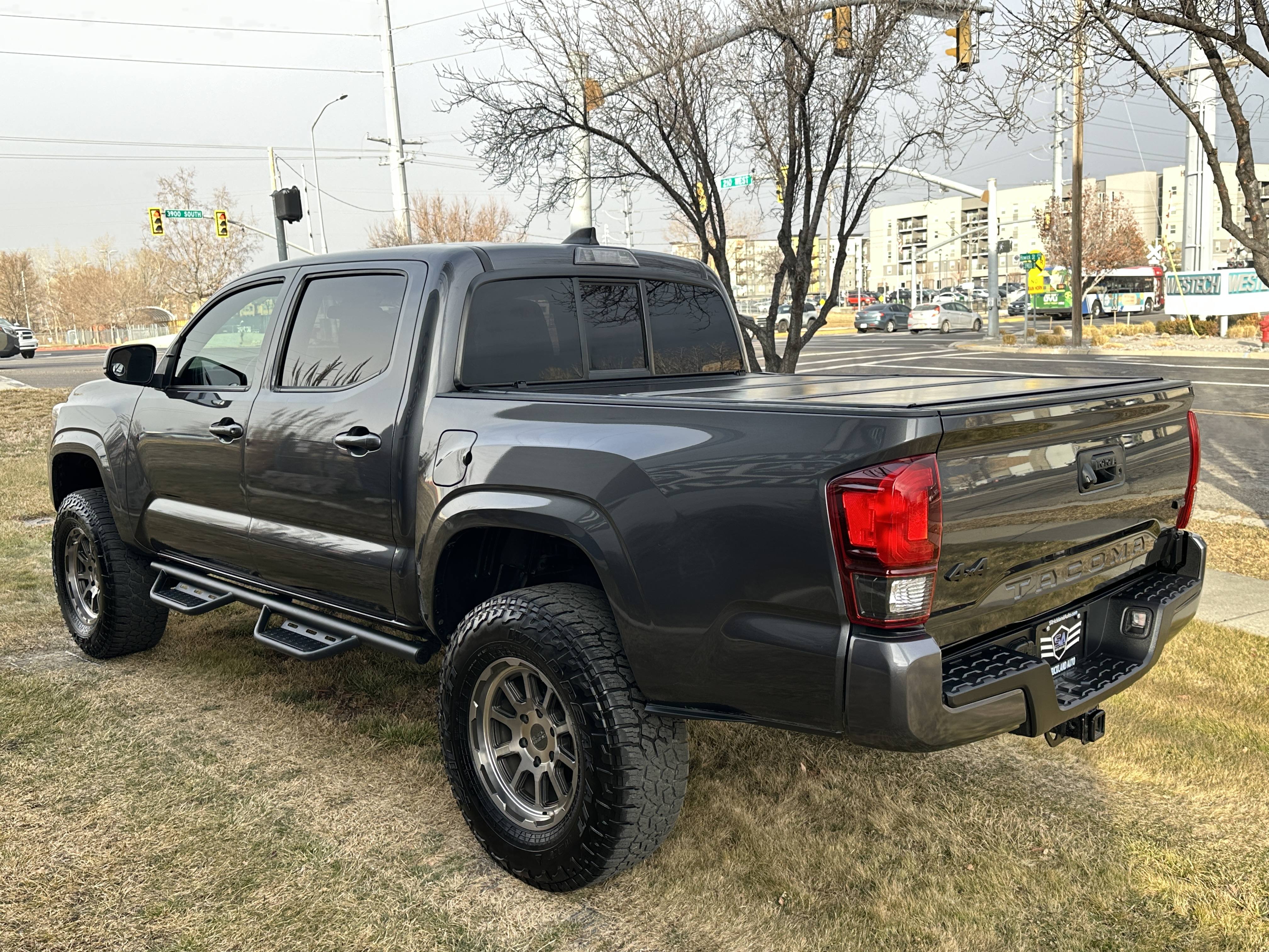 2023 Toyota Tacoma SR - Photo 10