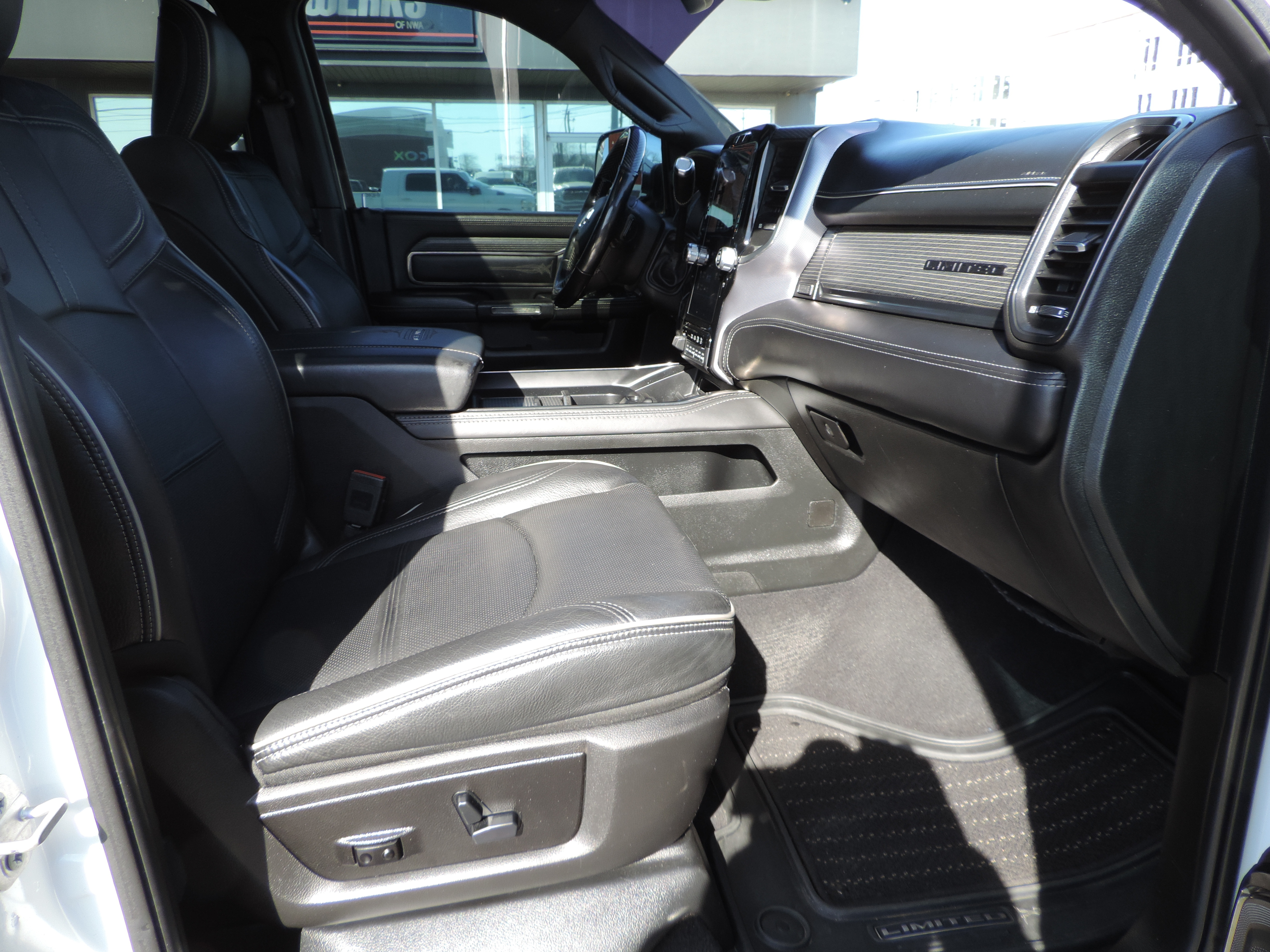 2020 RAM Ram 2500 Pickup Laramie Limited - Photo 17