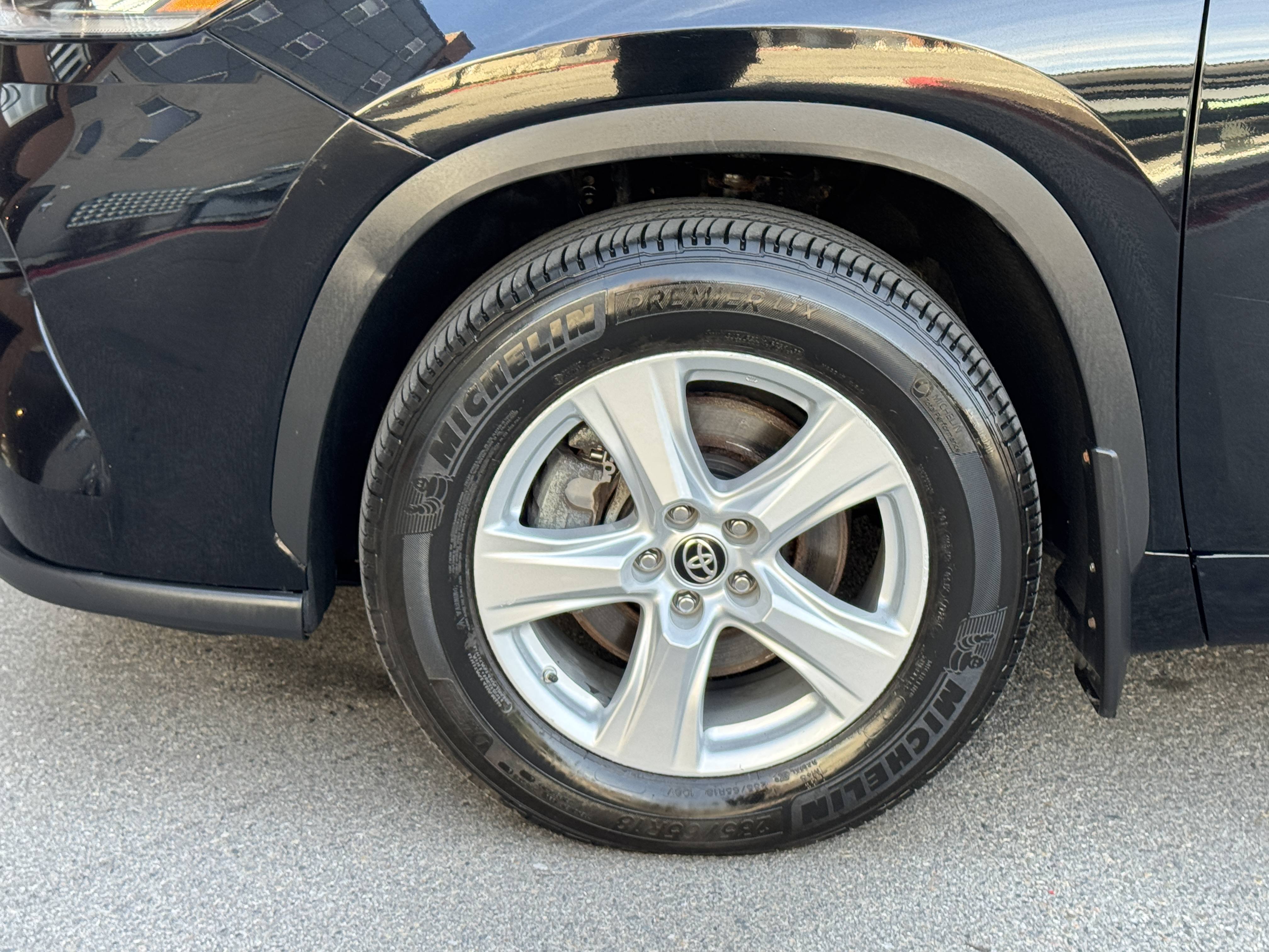 2020 Toyota Highlander L - Photo 12