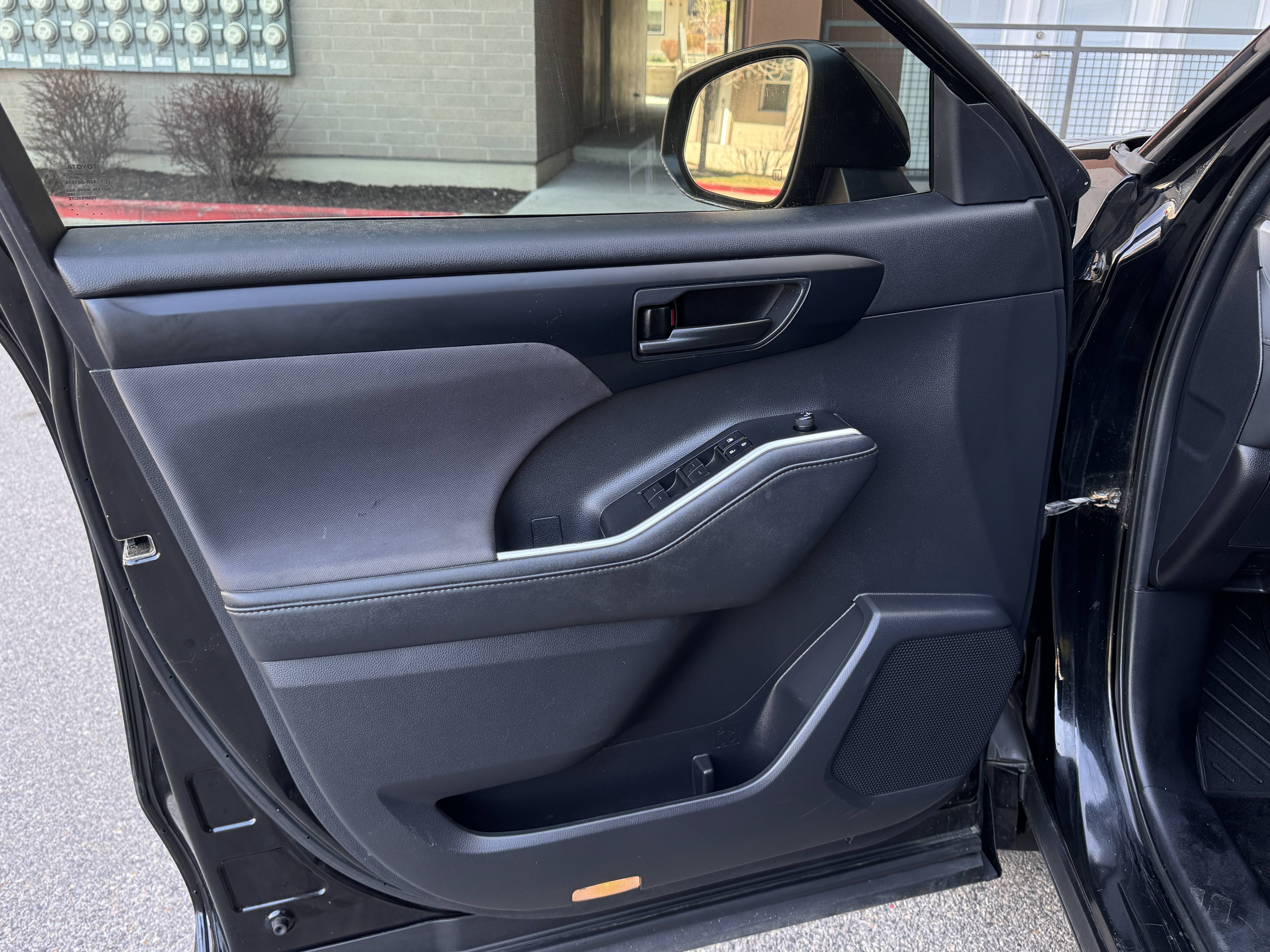 2020 Toyota Highlander L - Photo 16