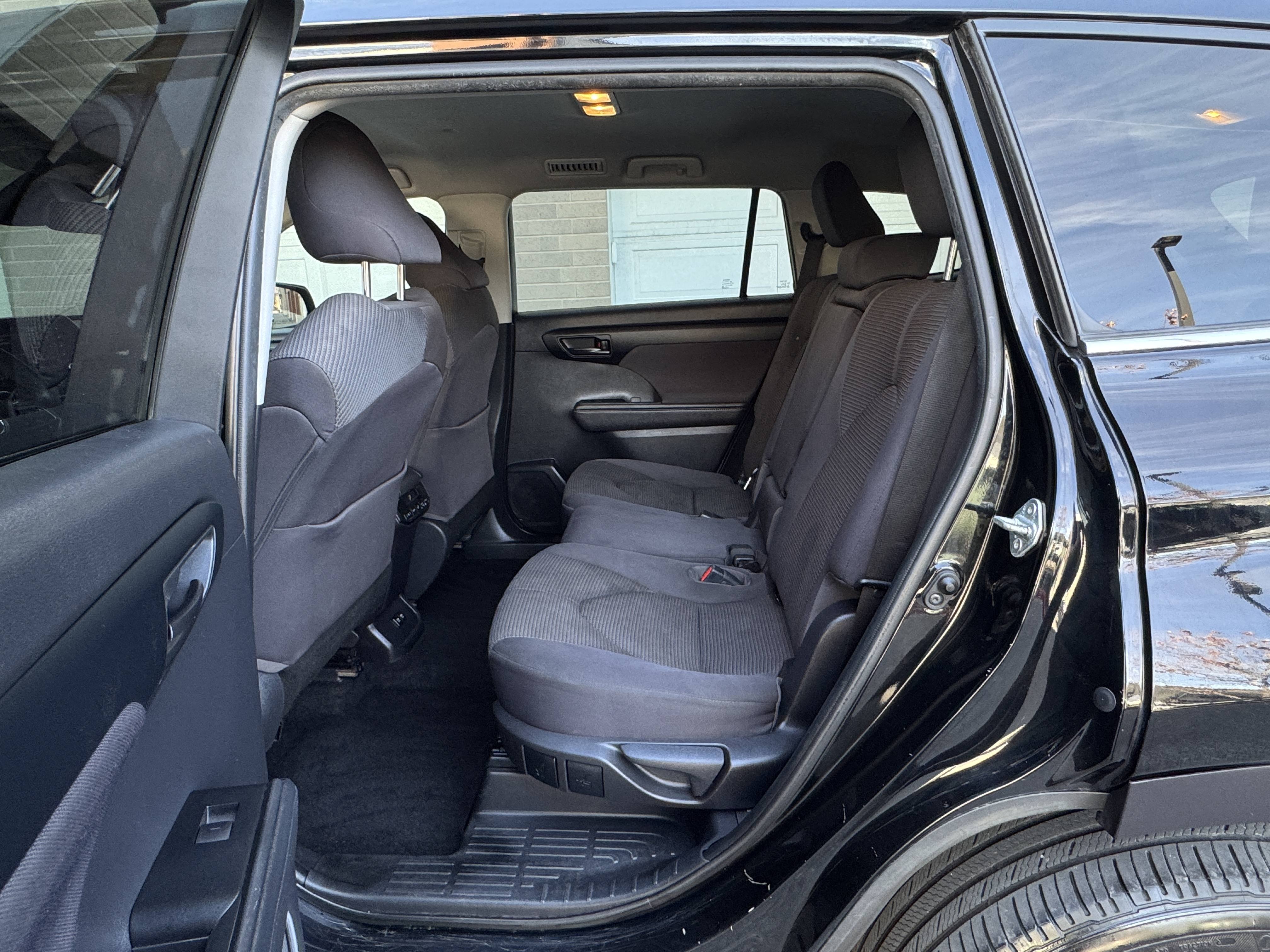2020 Toyota Highlander L - Photo 23