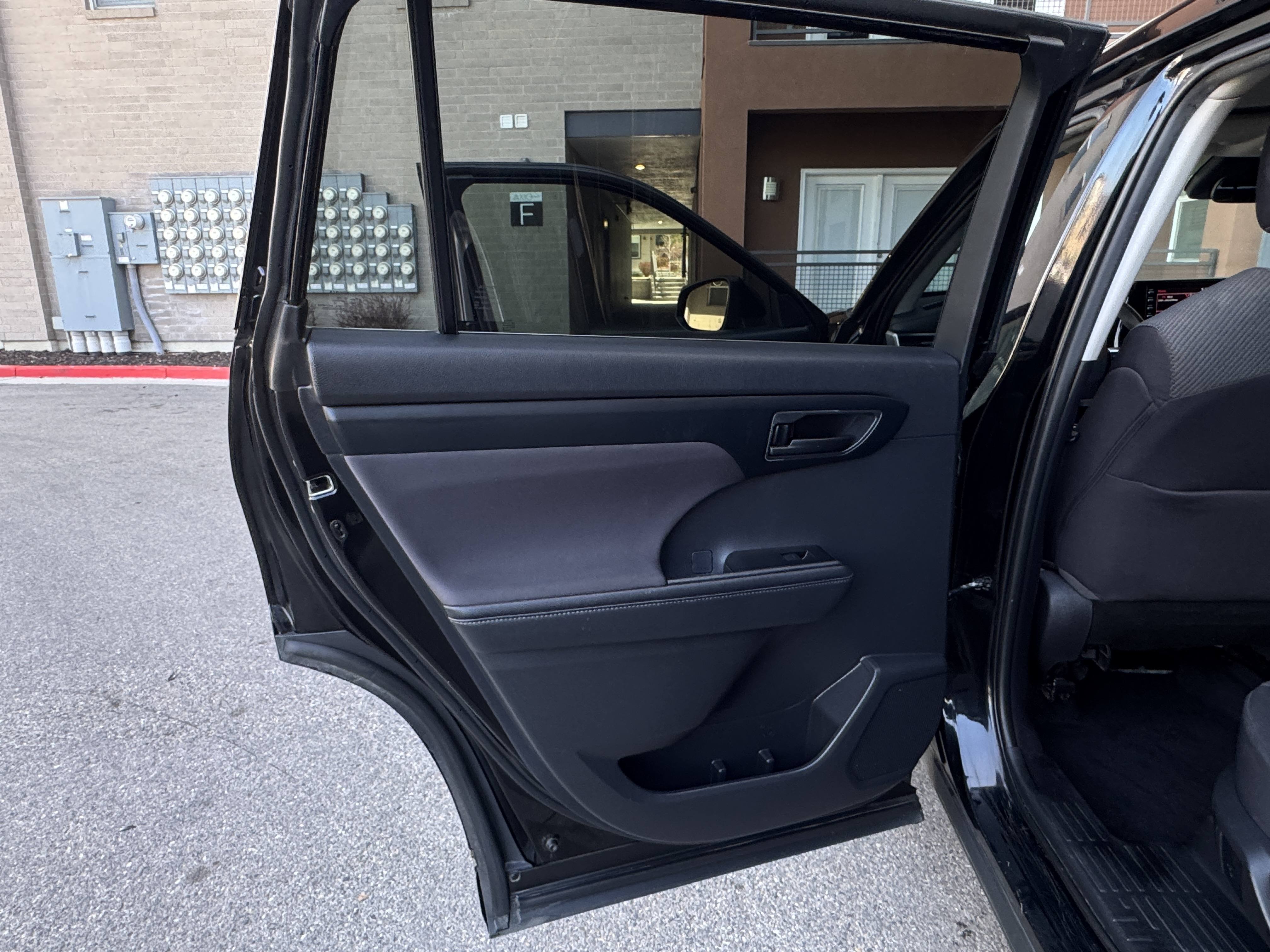 2020 Toyota Highlander L - Photo 25