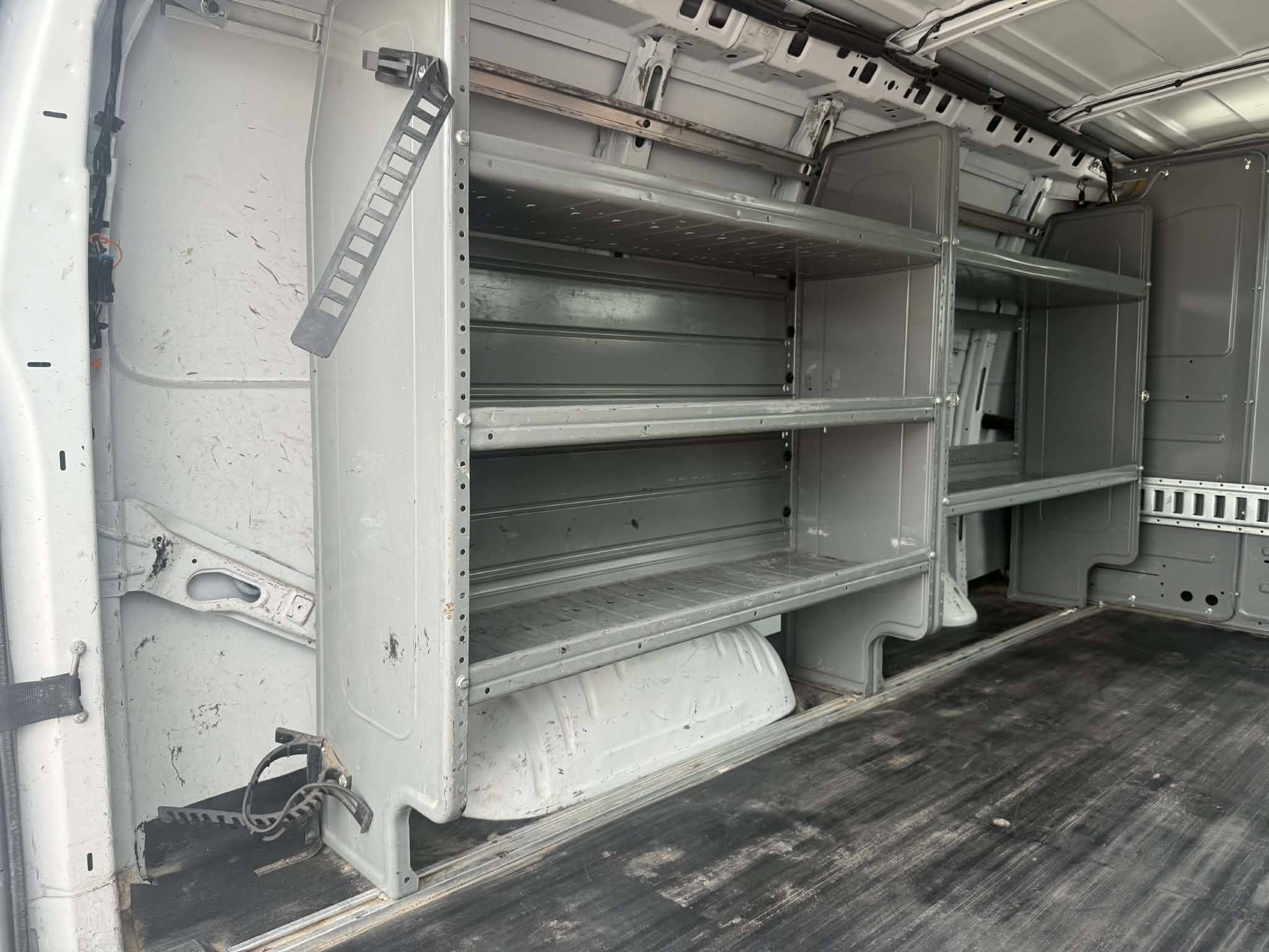 2015 Chevrolet Express Cargo Work Van - Photo 10