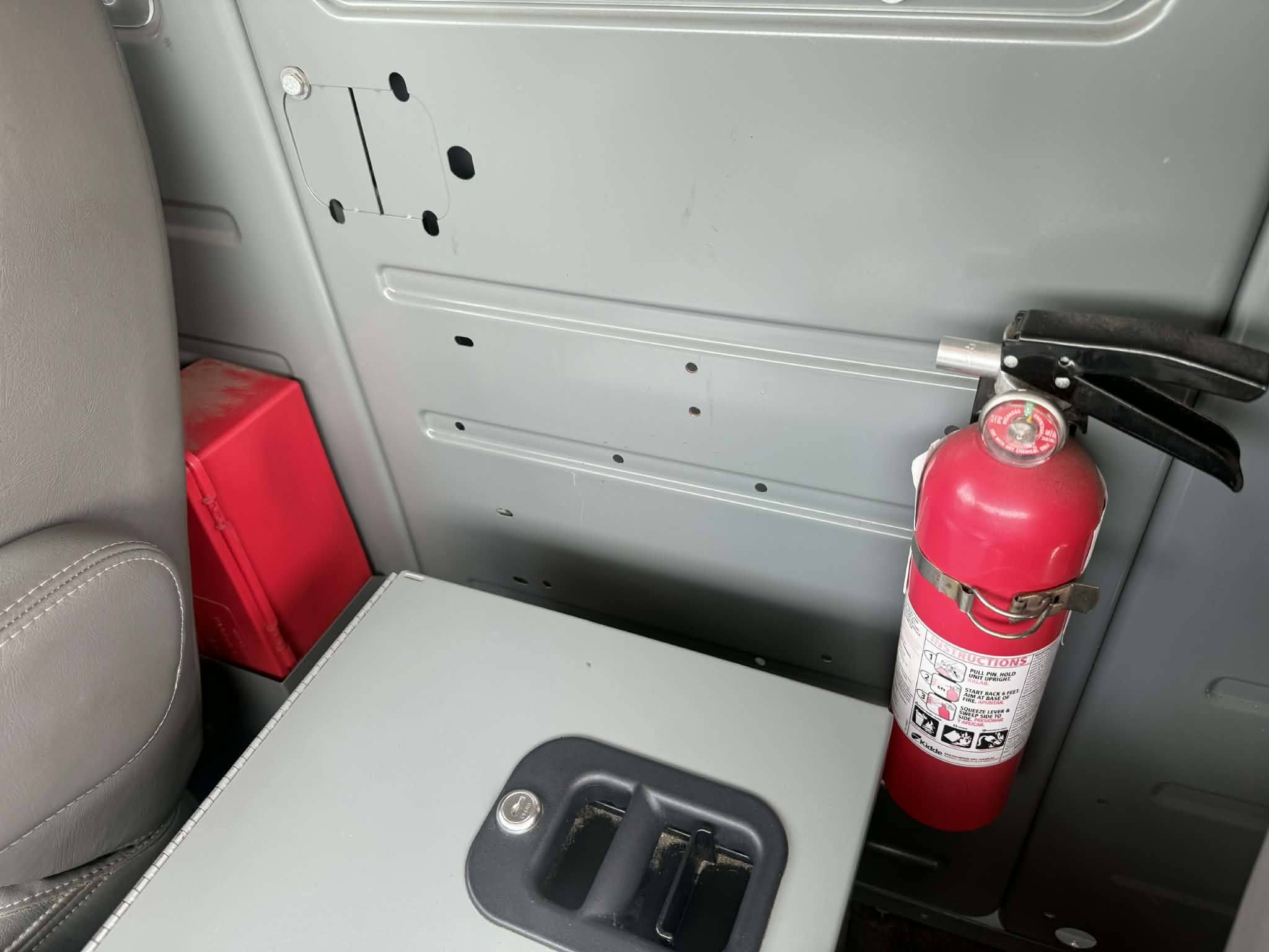 2015 Chevrolet Express Cargo Work Van - Photo 31