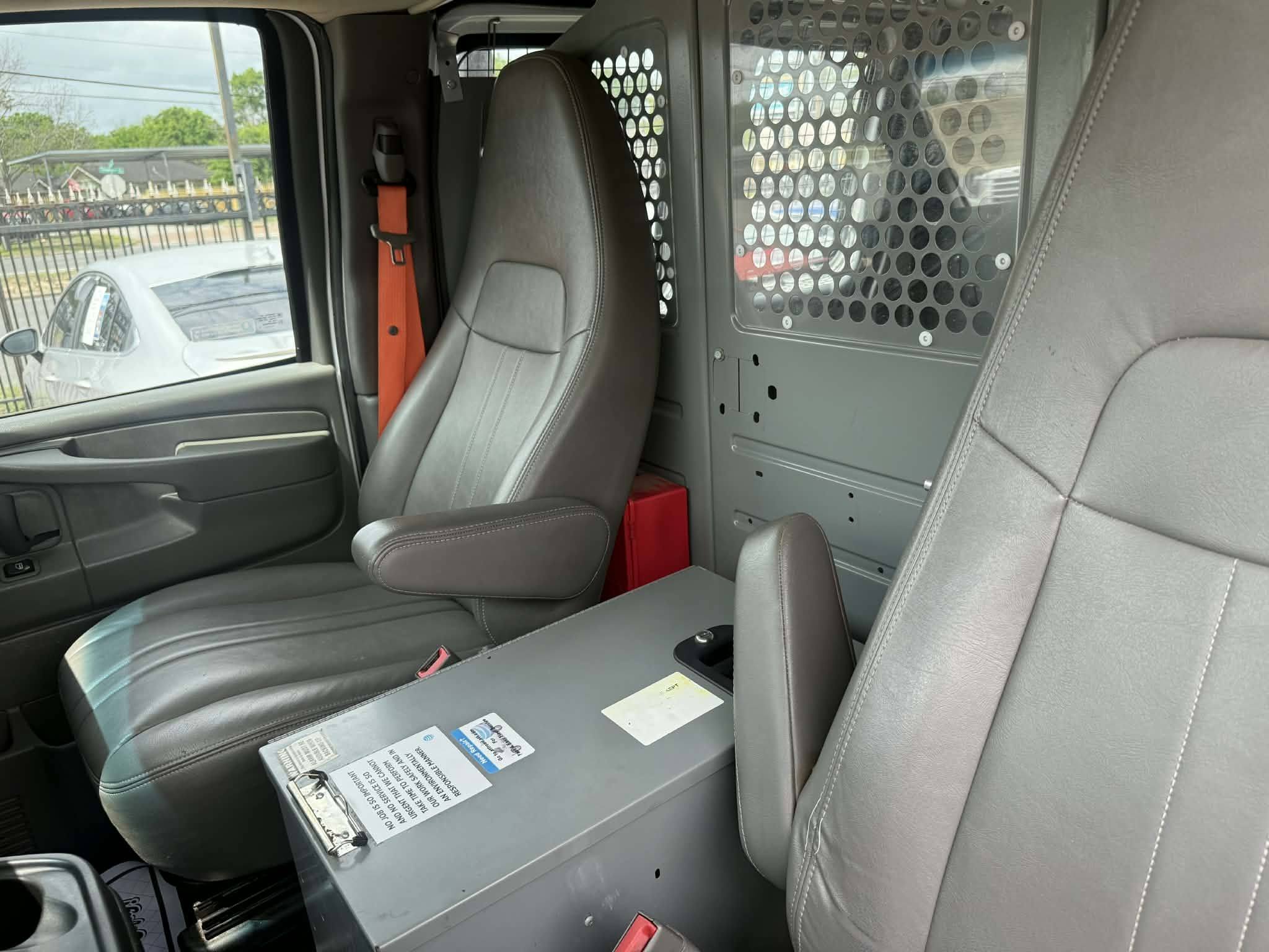 2015 Chevrolet Express Cargo Work Van - Photo 32
