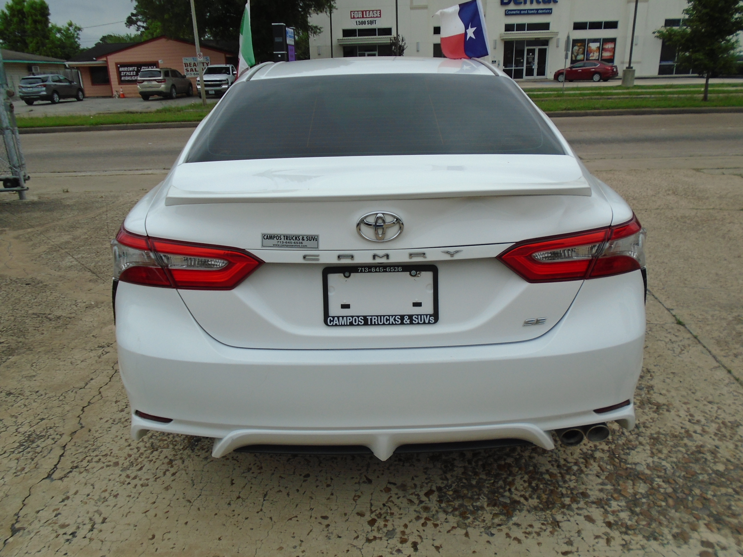 2018 Toyota Camry SE - Photo 6