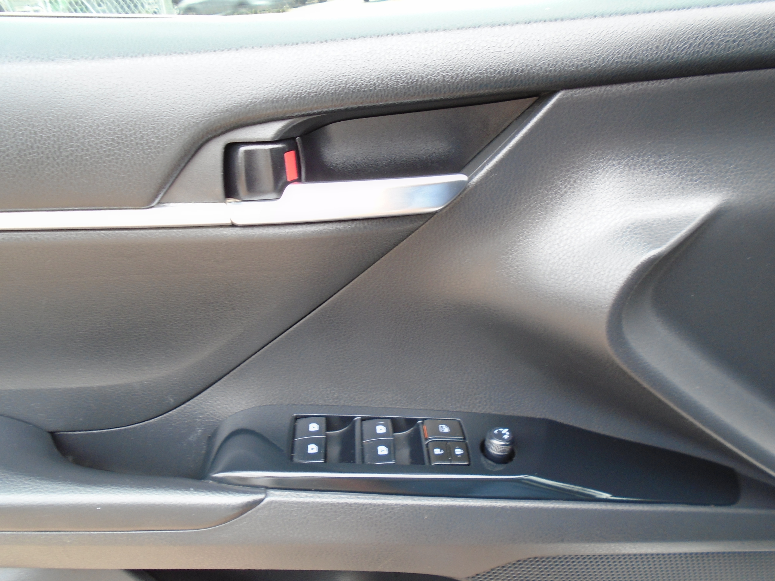 2018 Toyota Camry SE - Photo 11