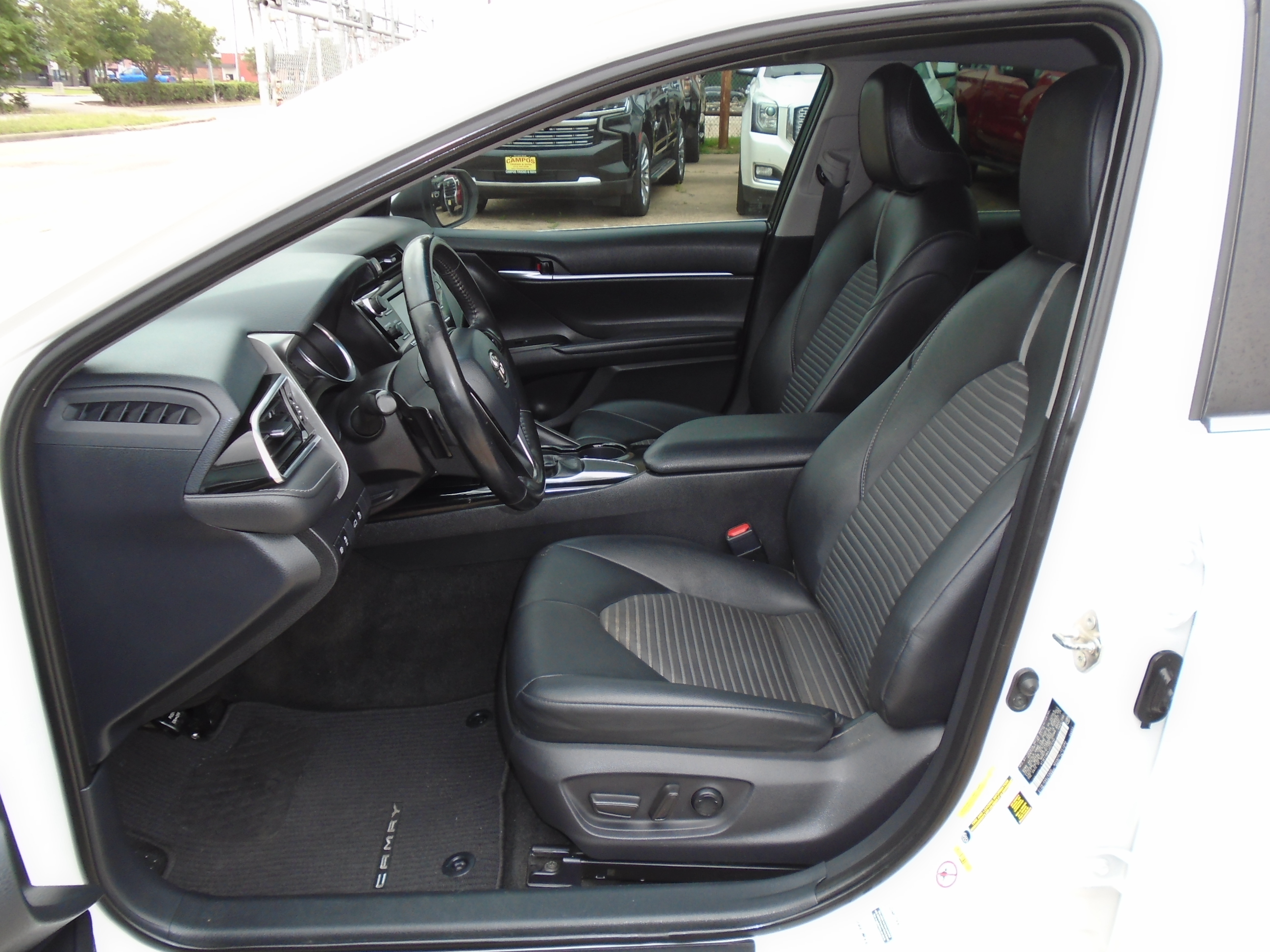 2018 Toyota Camry SE - Photo 12