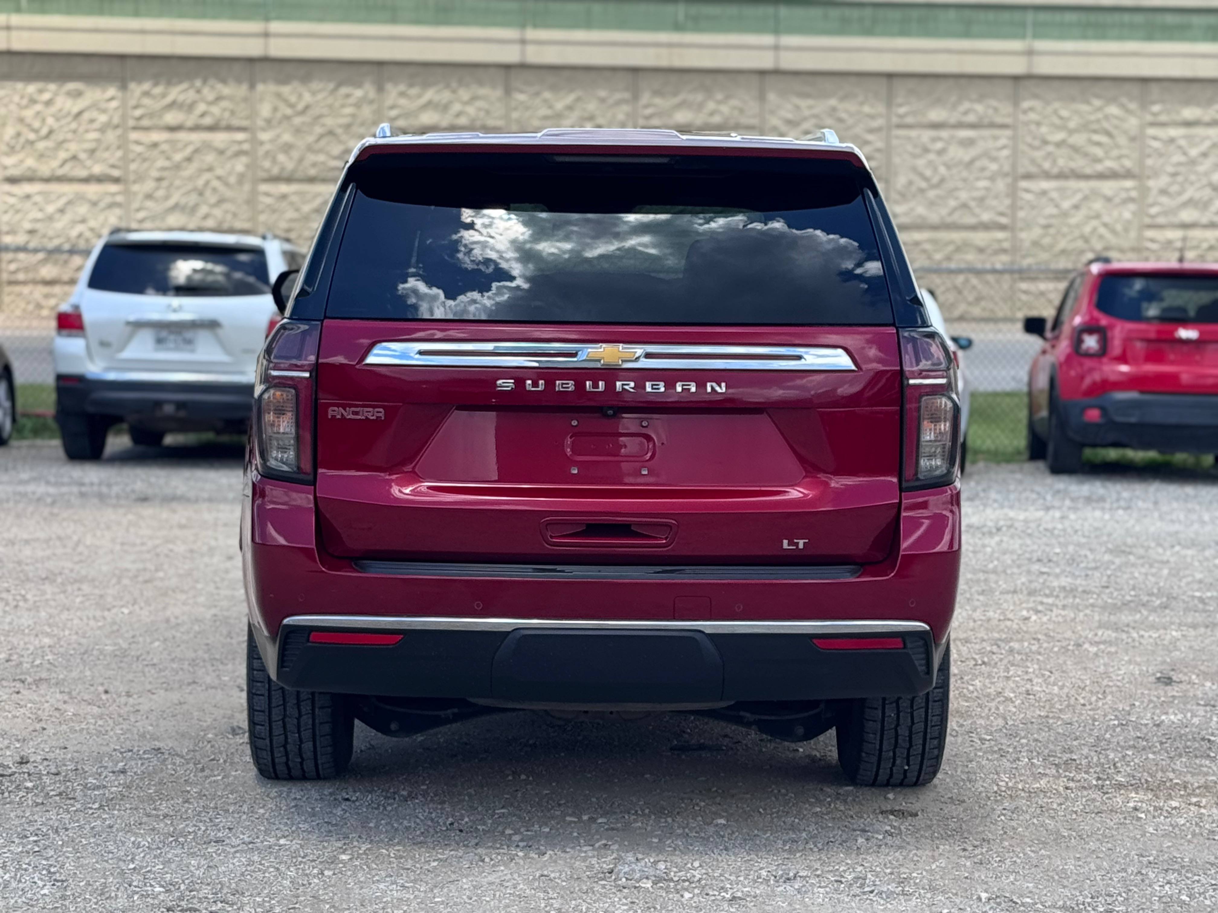2021 Chevrolet Suburban LT - Photo 6