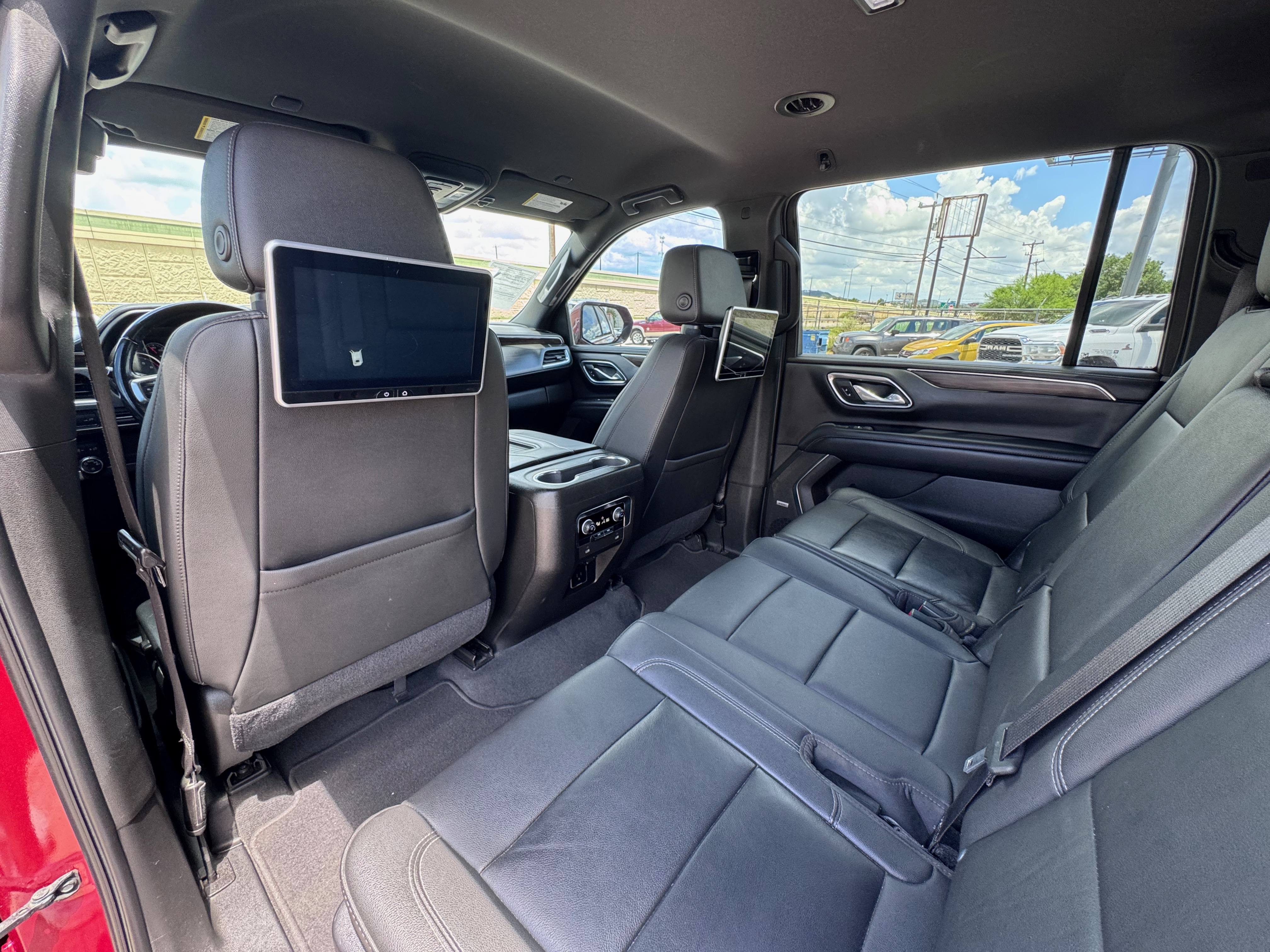 2021 Chevrolet Suburban LT - Photo 10