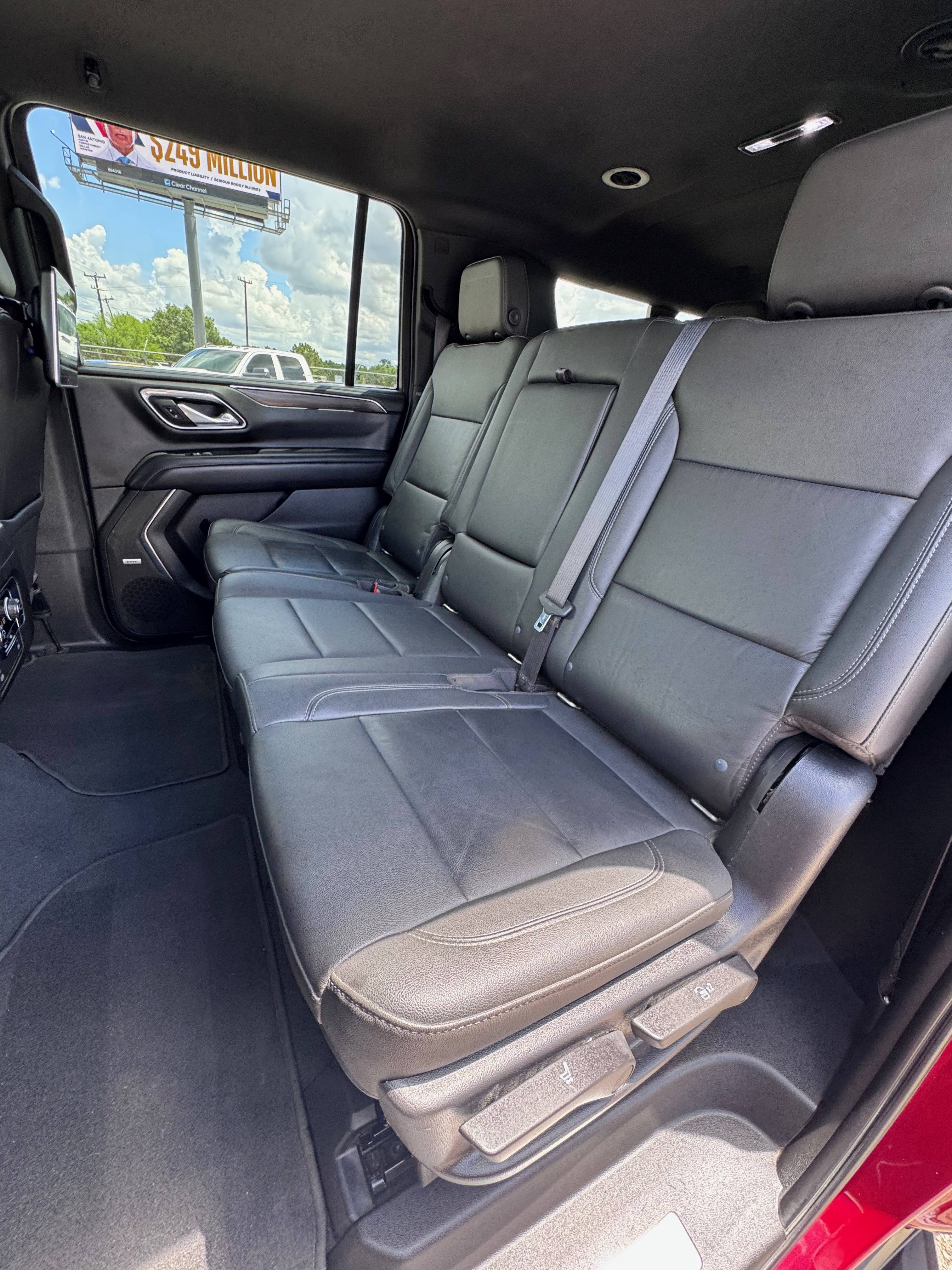 2021 Chevrolet Suburban LT - Photo 11