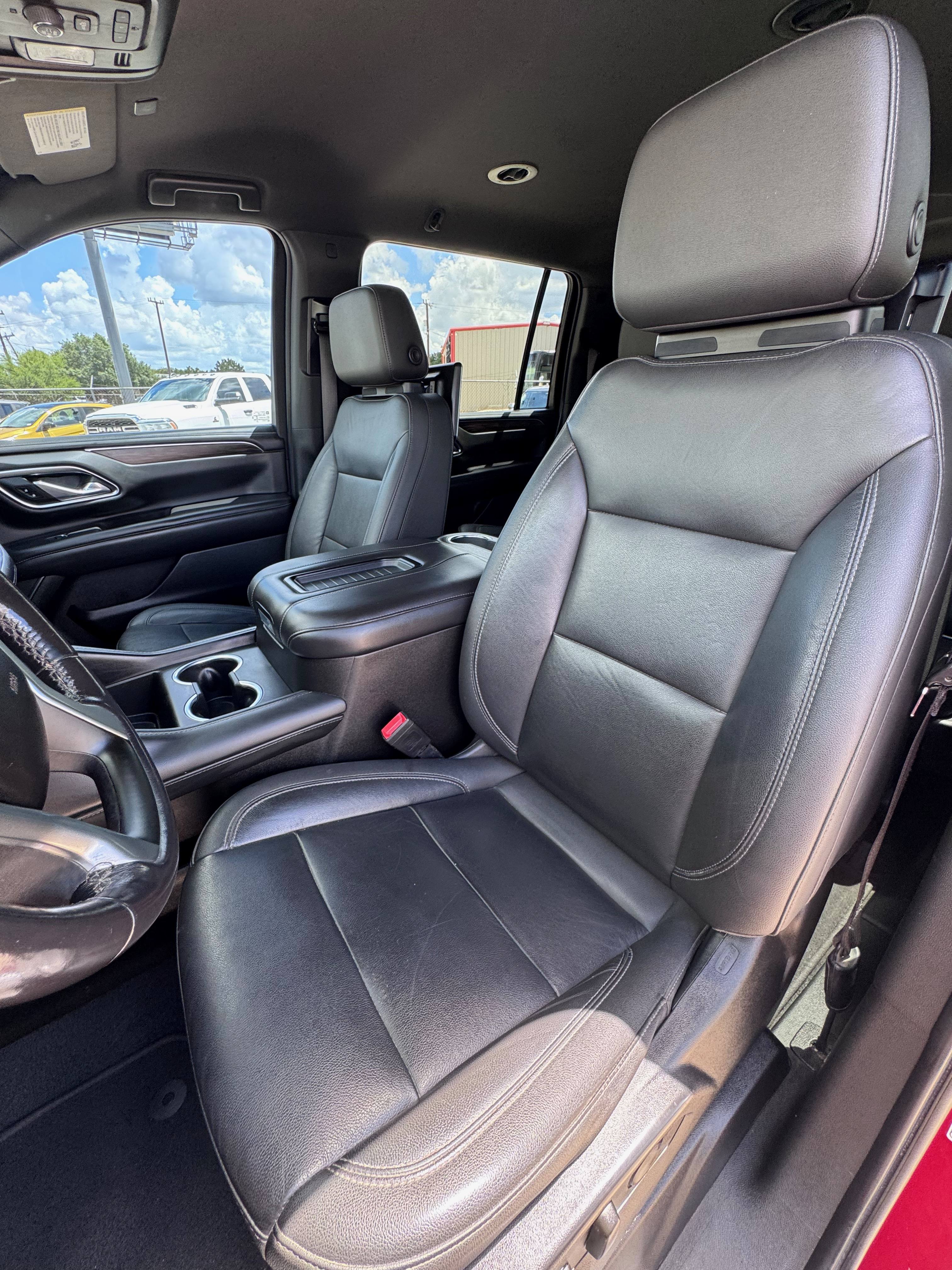 2021 Chevrolet Suburban LT - Photo 14