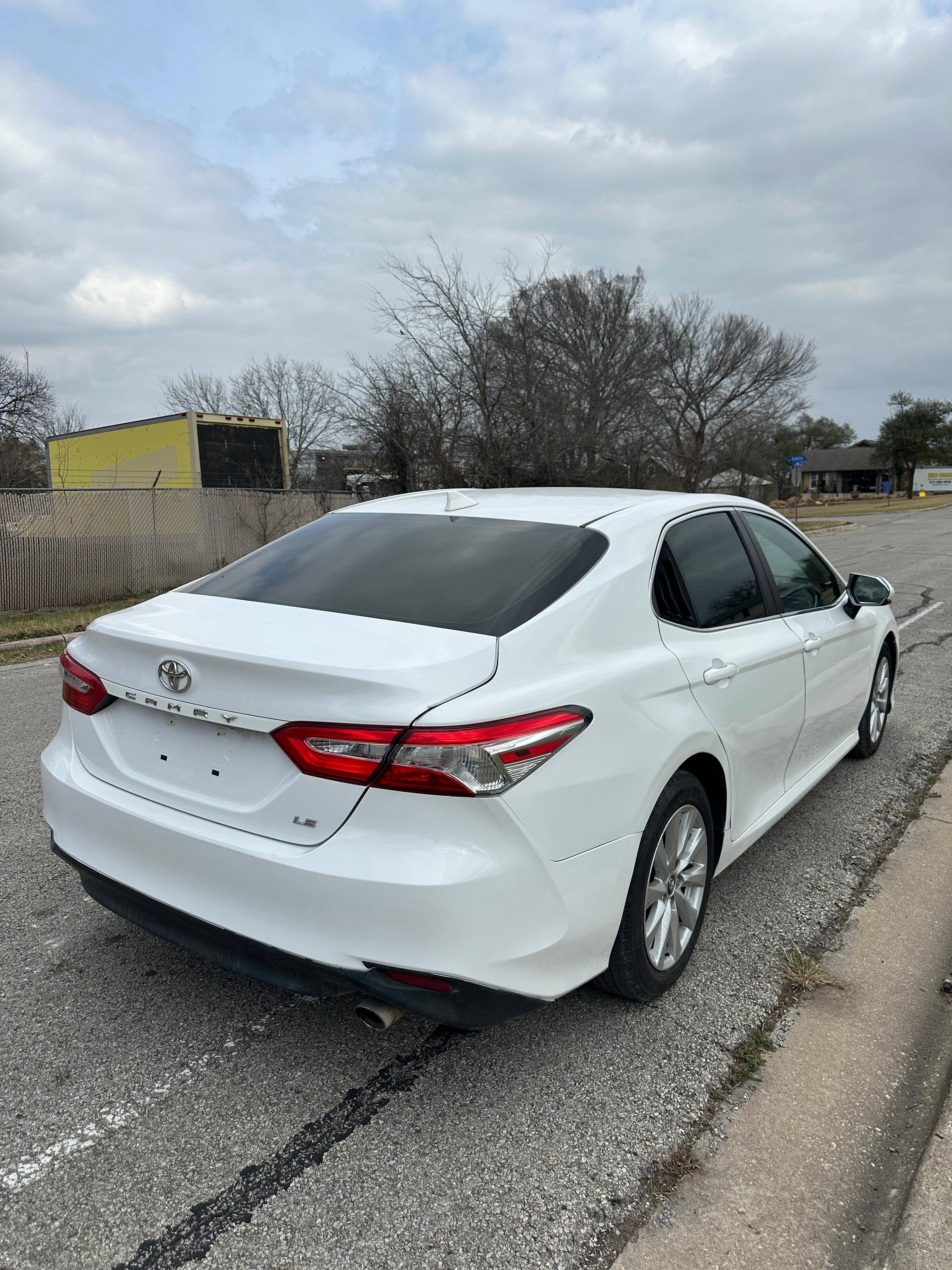 2019 Toyota Camry LE - Photo 8