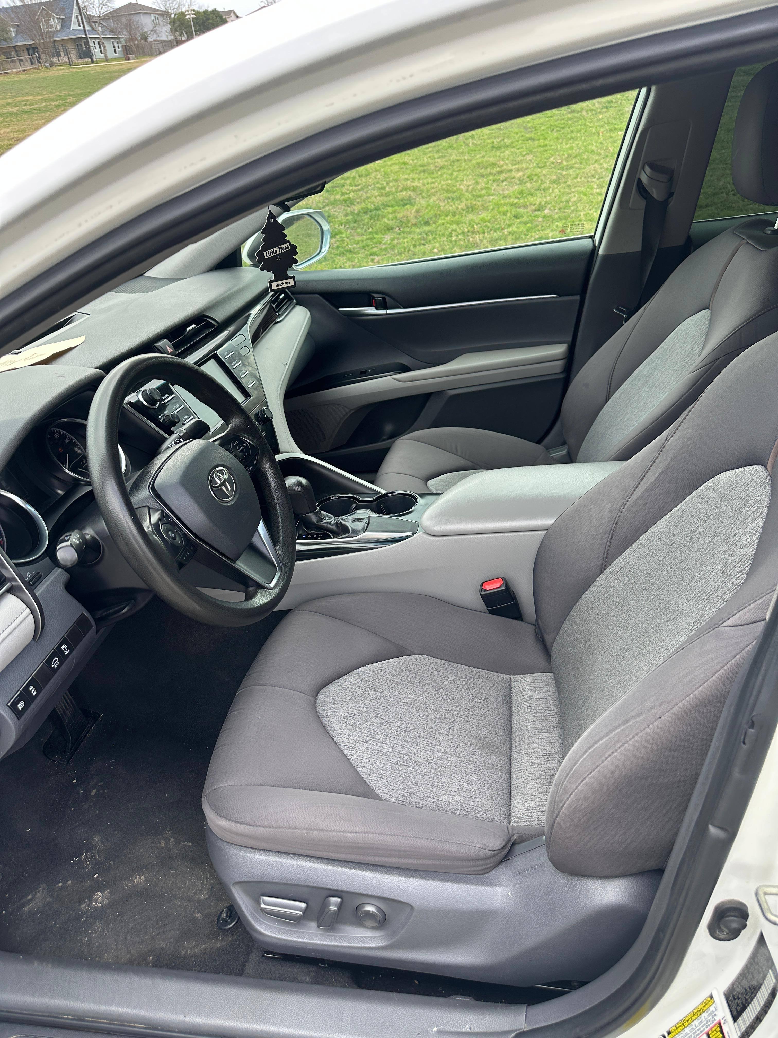 2019 Toyota Camry LE - Photo 7