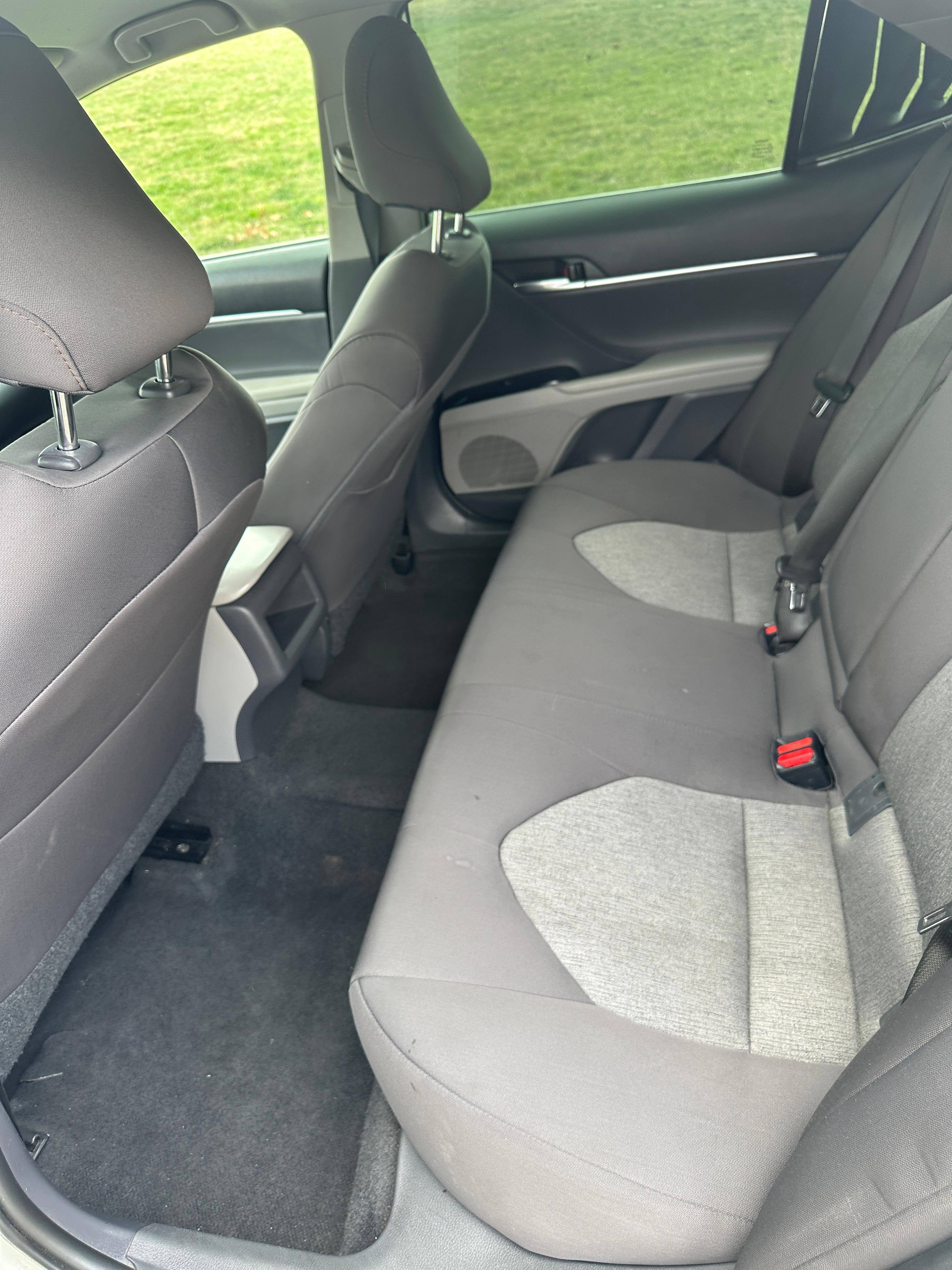 2019 Toyota Camry LE - Photo 6